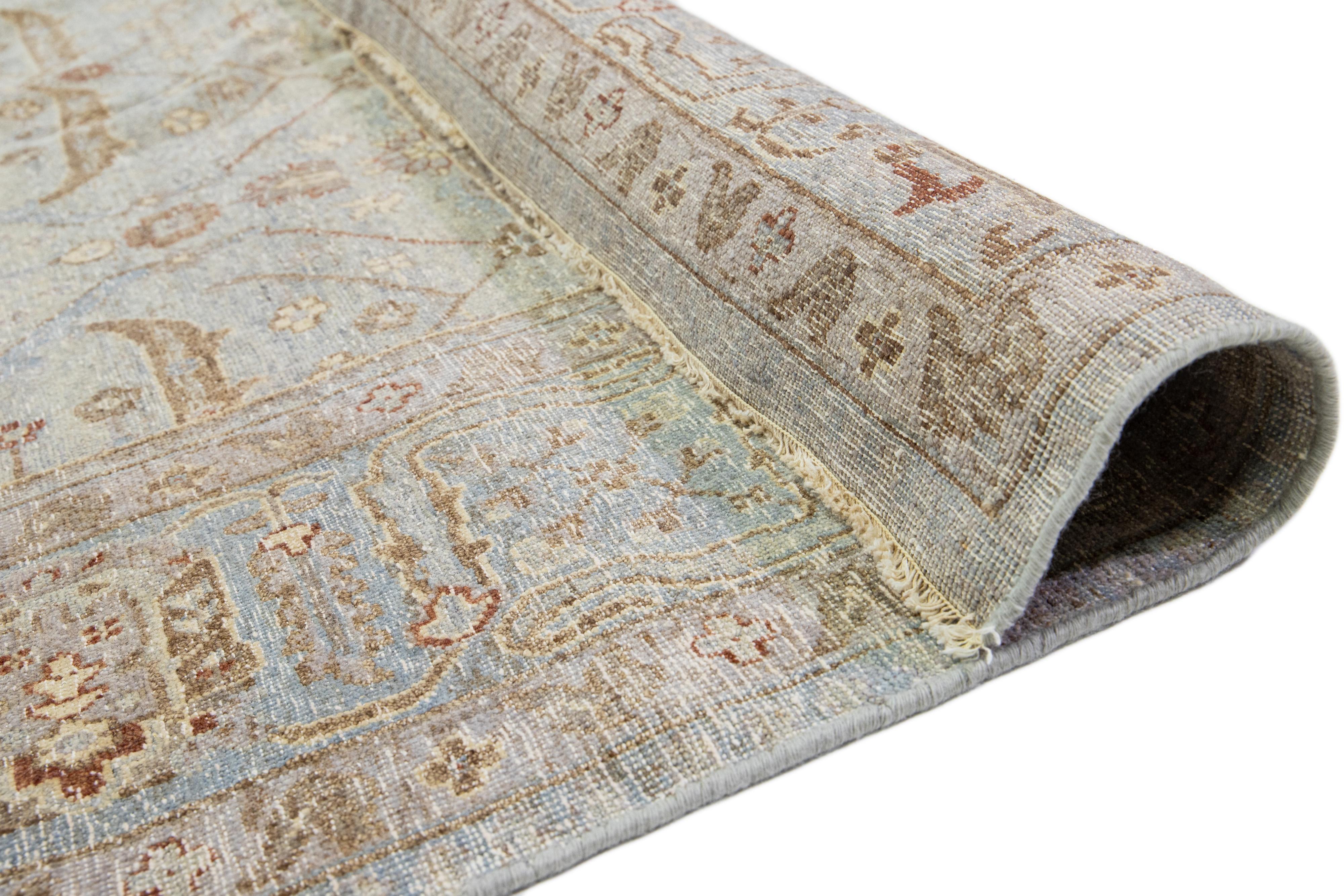 Moderner indischer handgefertigter geometrischer Teppich aus Wolle in Hellgrau von Apadana im Angebot 3