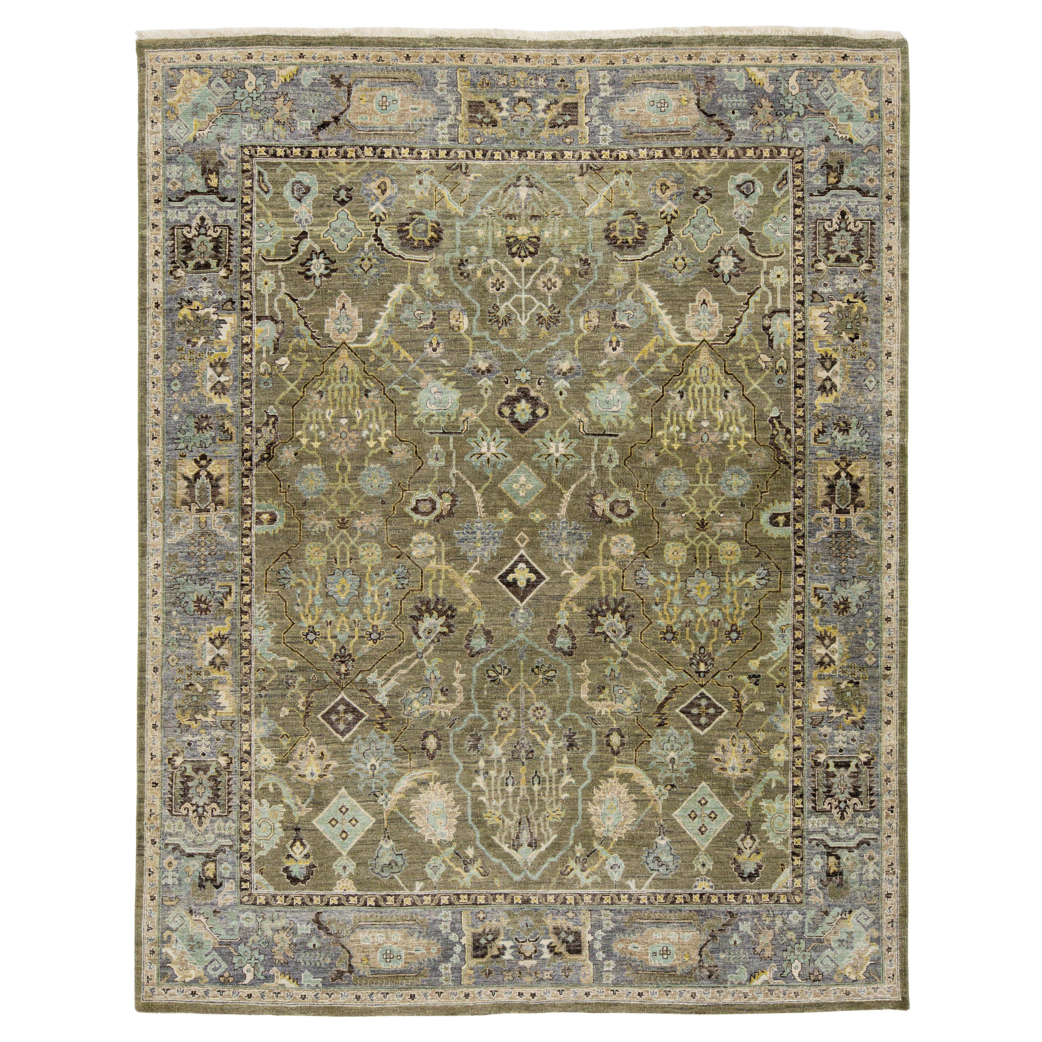 Tappeto indiano moderno in lana in stile Heriz, realizzato a mano in verde tenue con disegno a trifoglio