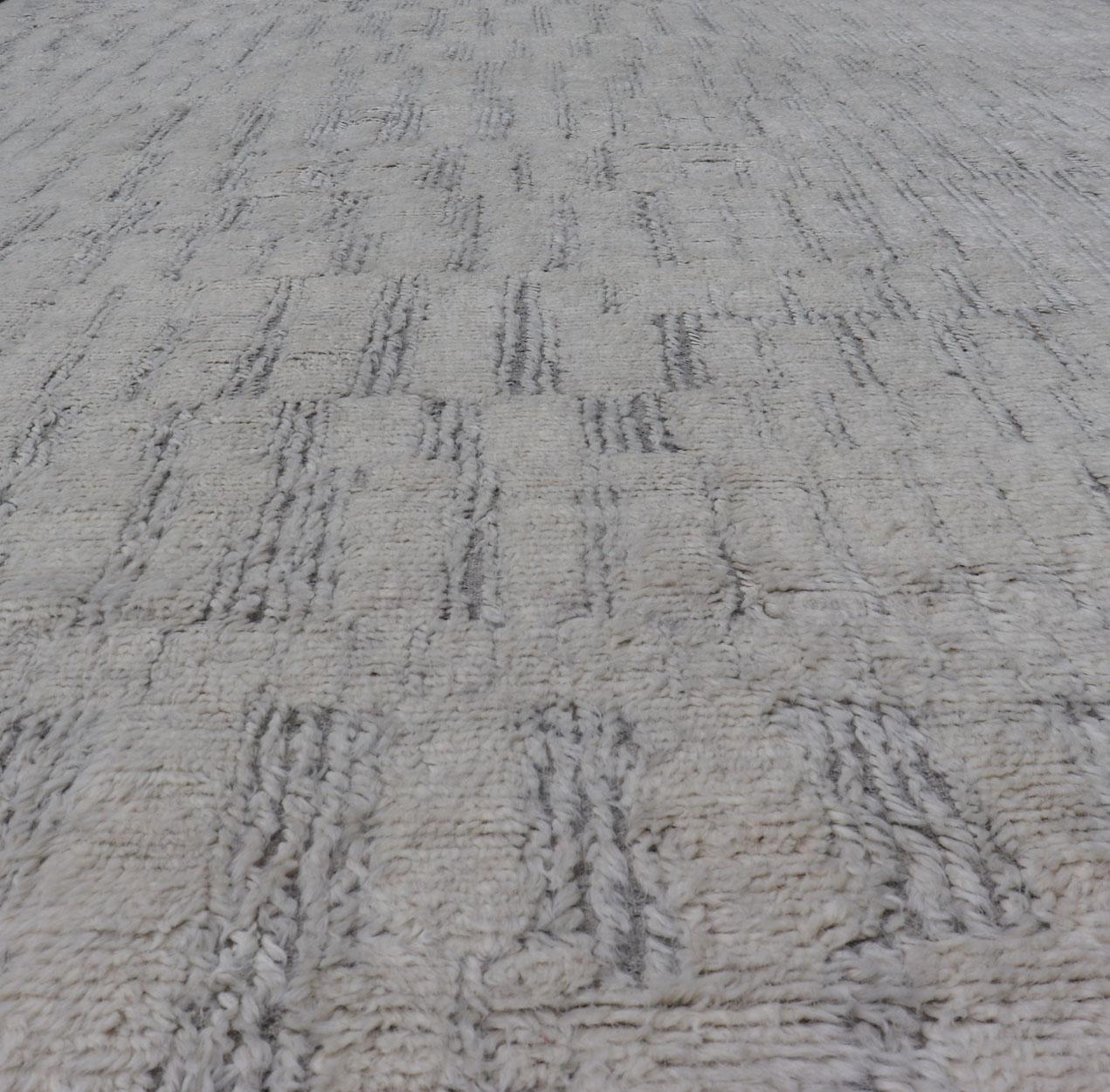 Modern Indian Large Area Rug Featuring All-Gray Panel Design in Soft Wool  In New Condition For Sale In Atlanta, GA