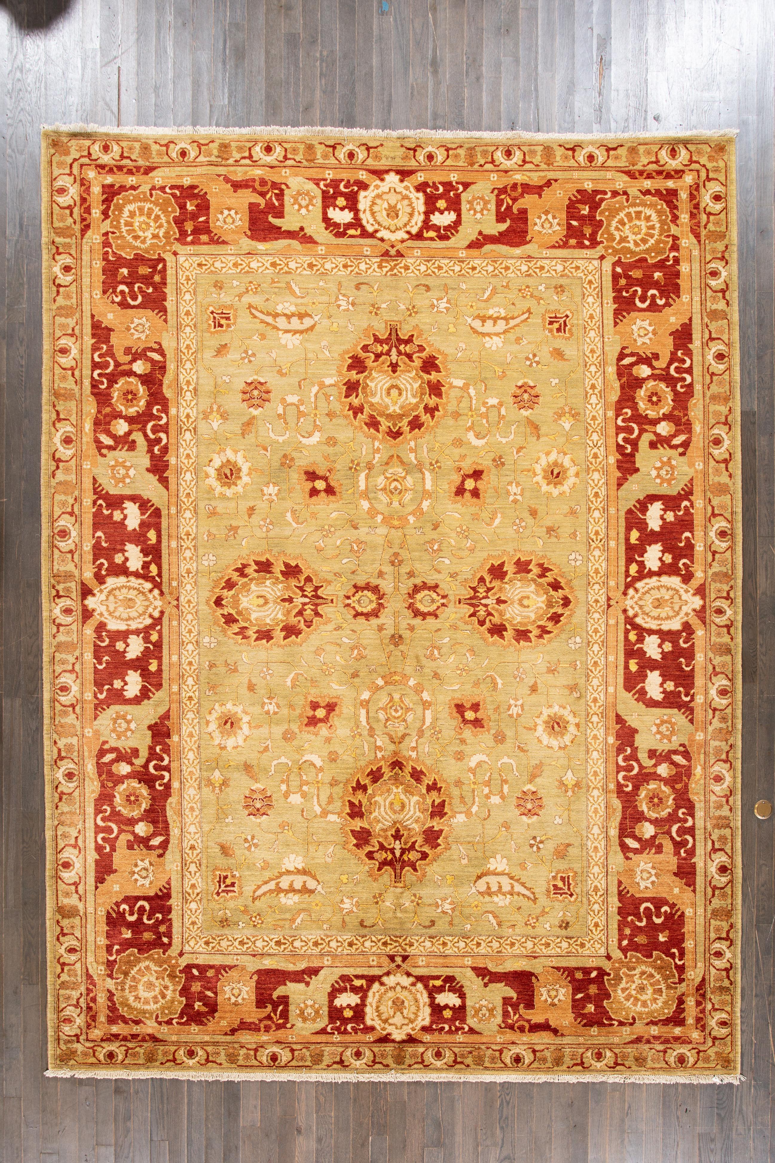 Moderner indischer Peshawar Beigefarbener Wollteppich mit floralem Design (Wolle) im Angebot