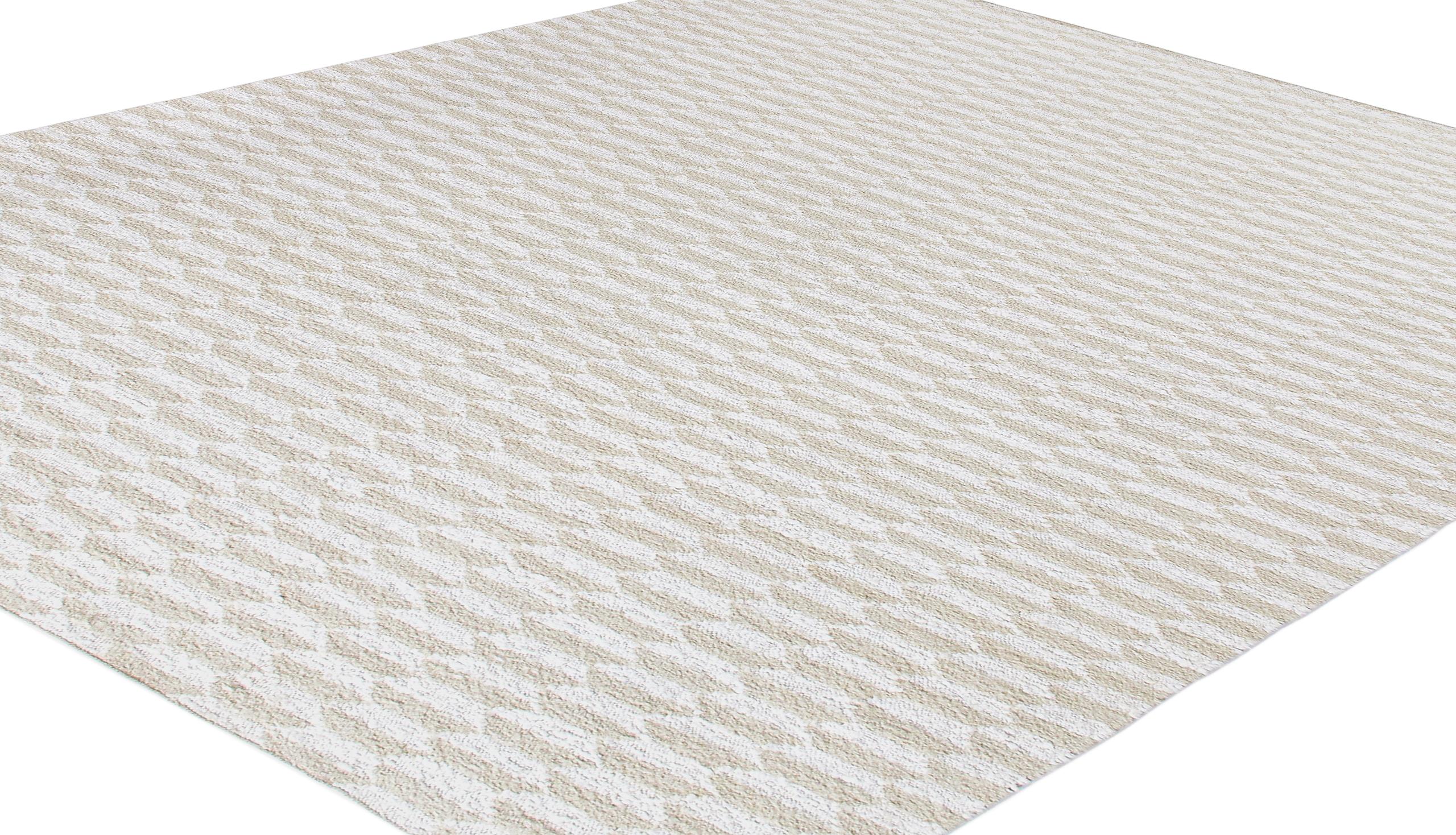 Moderner Indianerteppich  Handgewebte Merinowolle, minimalistisches, neutrales Design (Indisch) im Angebot