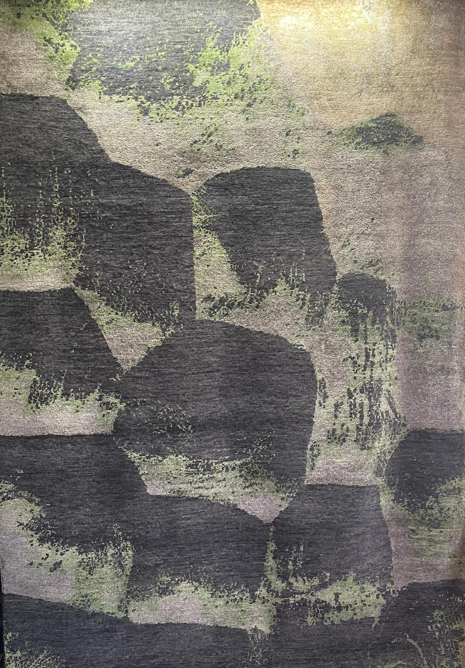 Abstract Design ID 3269 from the Master-Loom Collection produced in India. The size is 170cm x 240cm handknoted and consists of an unique blend of high quality wool and bamboo silk, whose natural glaze creates modern shades of silver grey and green,