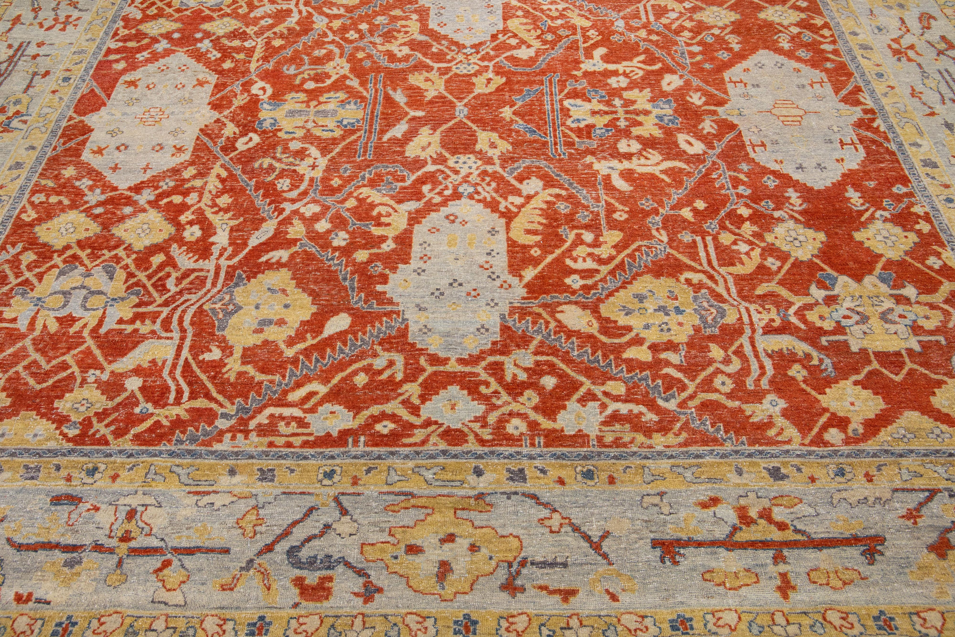 Moderner handgefertigter indischer Täbris-Teppich aus rostfarbener Wolle mit Blumenmotiv von Apadana (Indisch) im Angebot