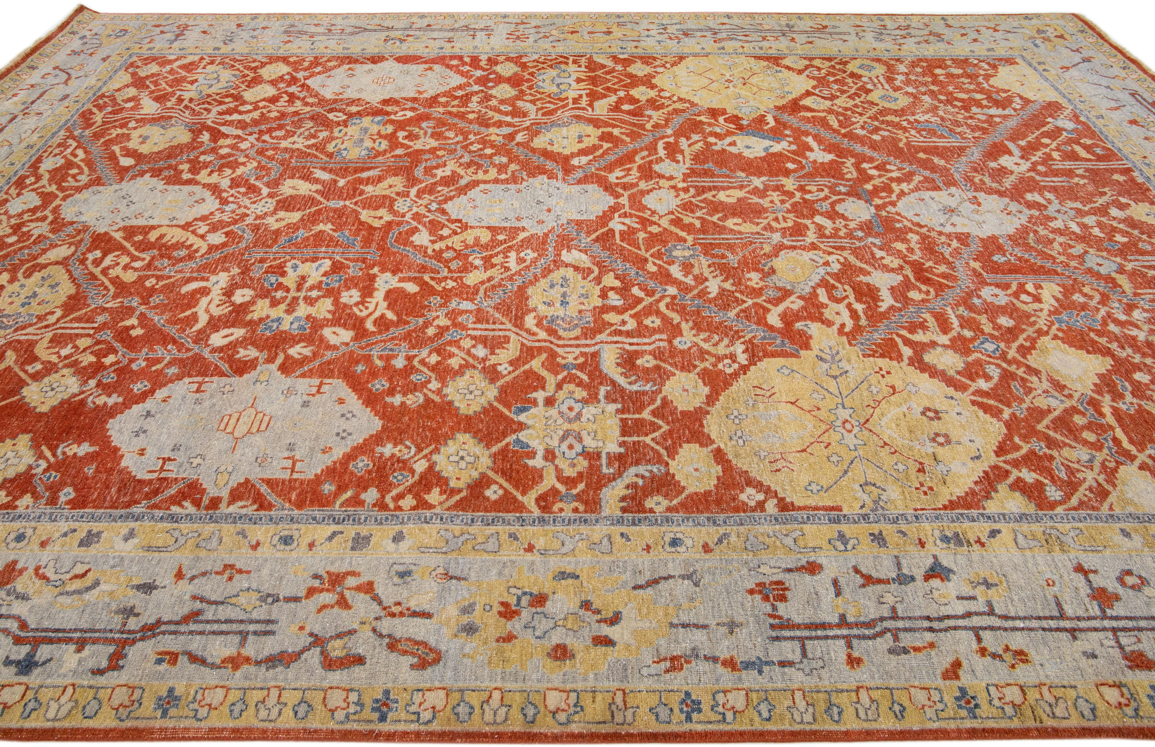 Moderner handgefertigter indischer Täbris-Teppich aus rostfarbener Wolle mit Blumenmotiv von Apadana im Zustand „Neu“ im Angebot in Norwalk, CT