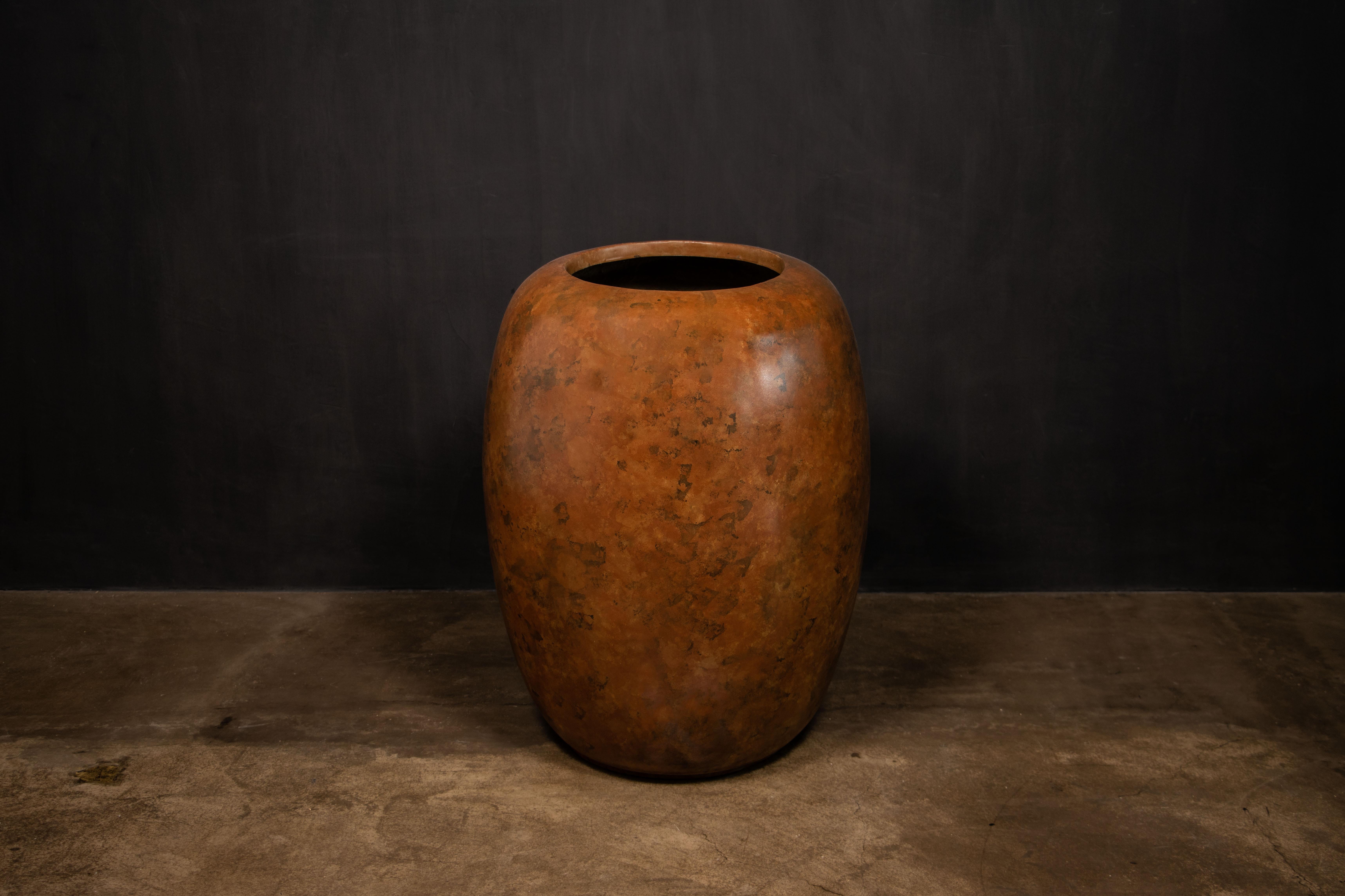 The Pamina Modern Indoor/Outdoor Fiberglass Planter in Copper Finish by Costantini Design

Dimensions are 19 Dia x 24'' H

This lightweight and modern design can be finished in any color or patinated as shown to appear metallic.  

About Costantini