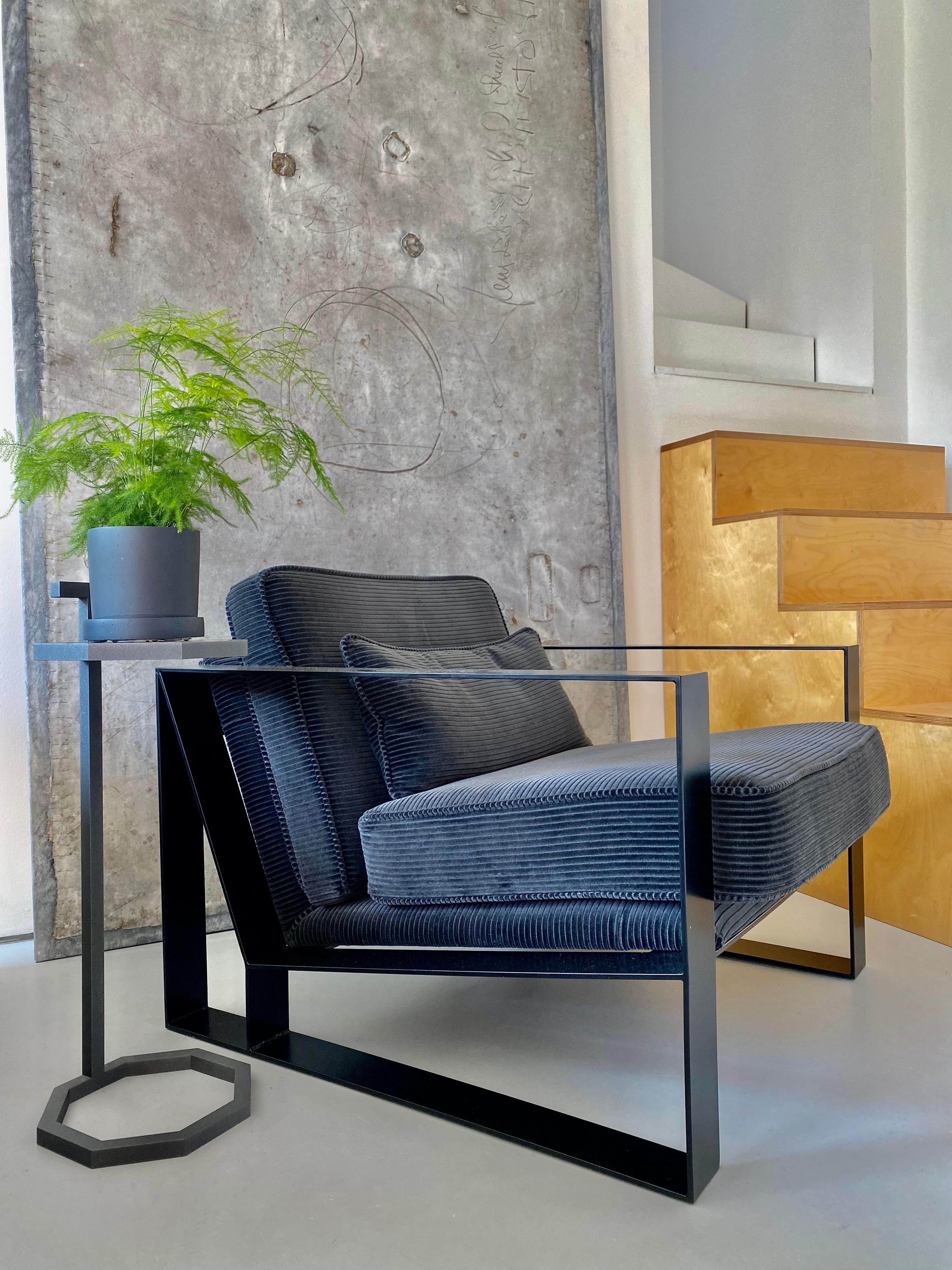 Sillón industrial Cronos I a medida en acero con revestimiento de polvo y pana. en venta 2