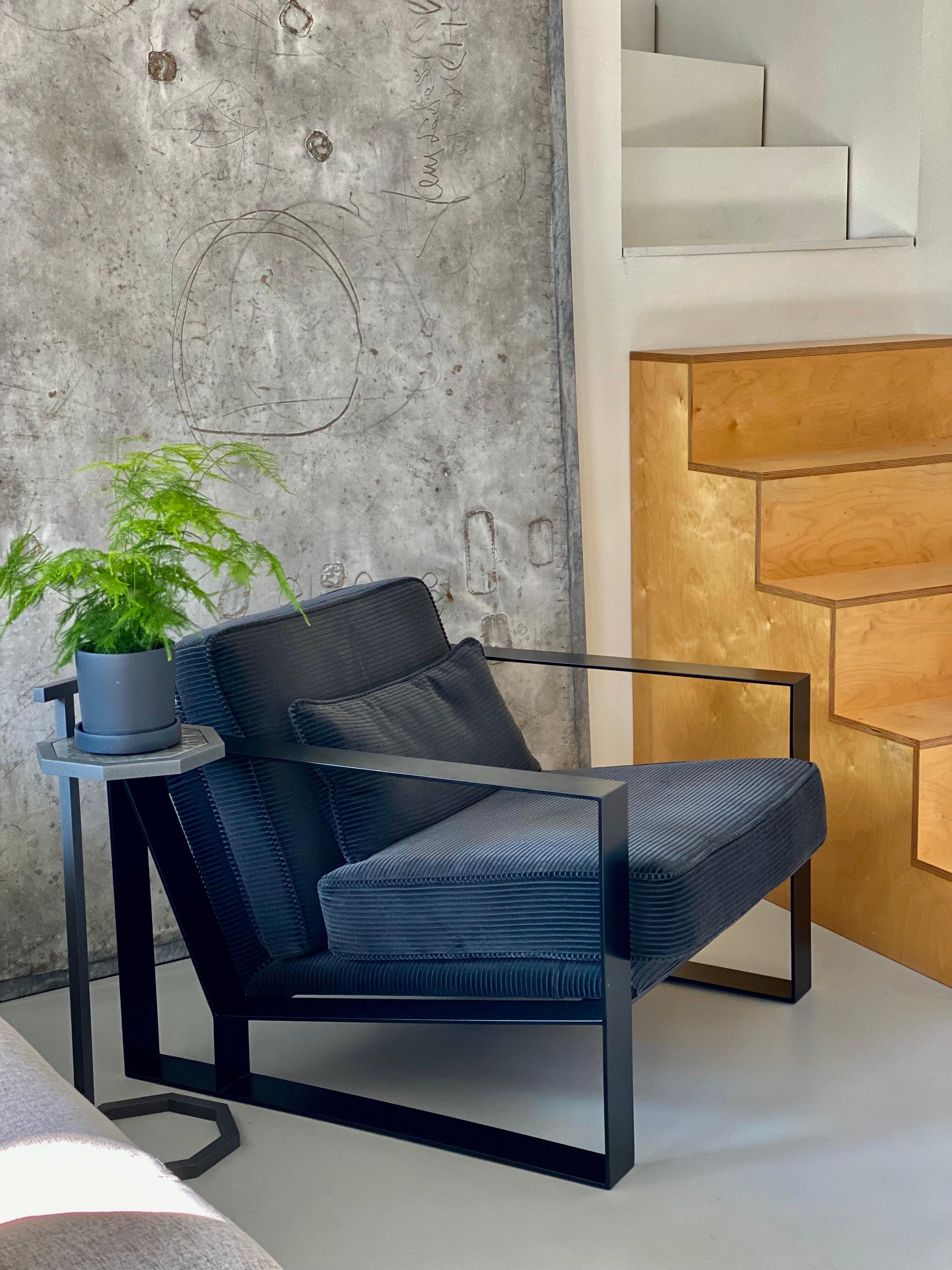 Sillón industrial Cronos I a medida en acero con revestimiento de polvo y pana. en venta 1