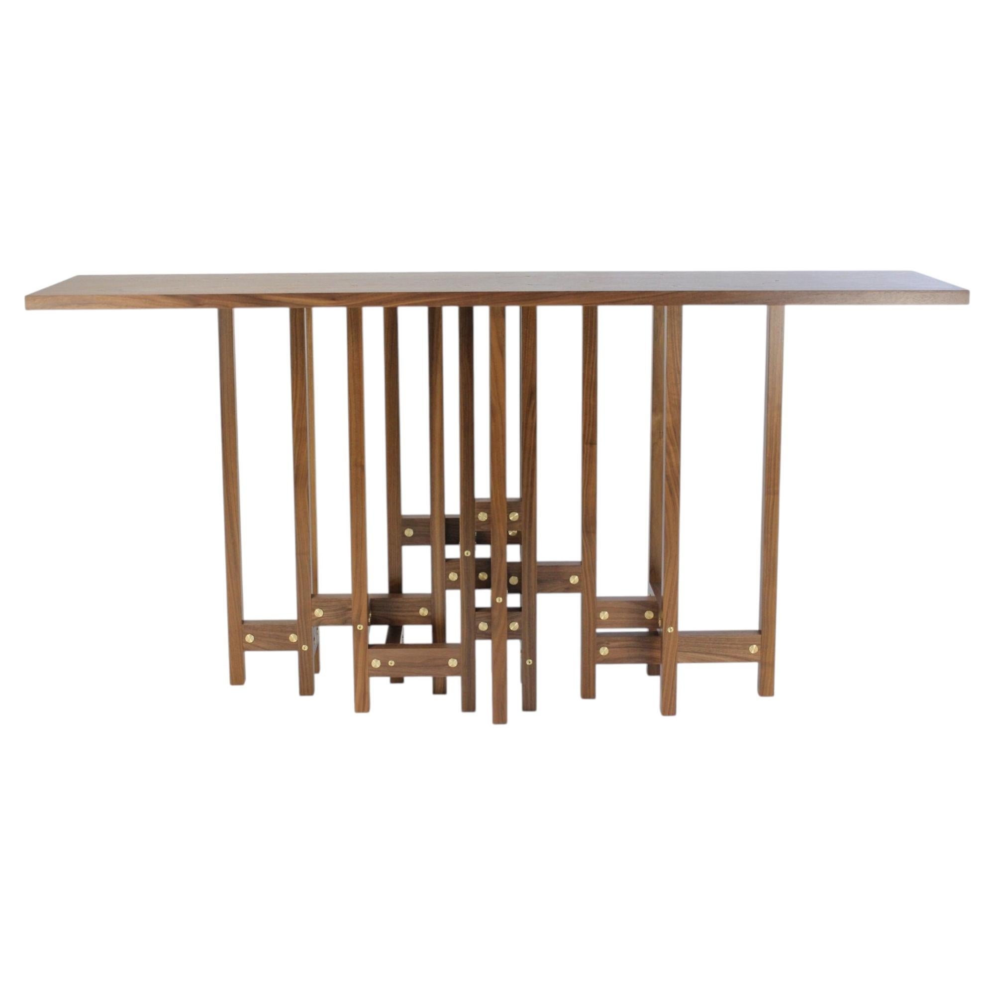 Table de hall géométrique Modern Industry par Peter Harrison, laiton et noyer en vente