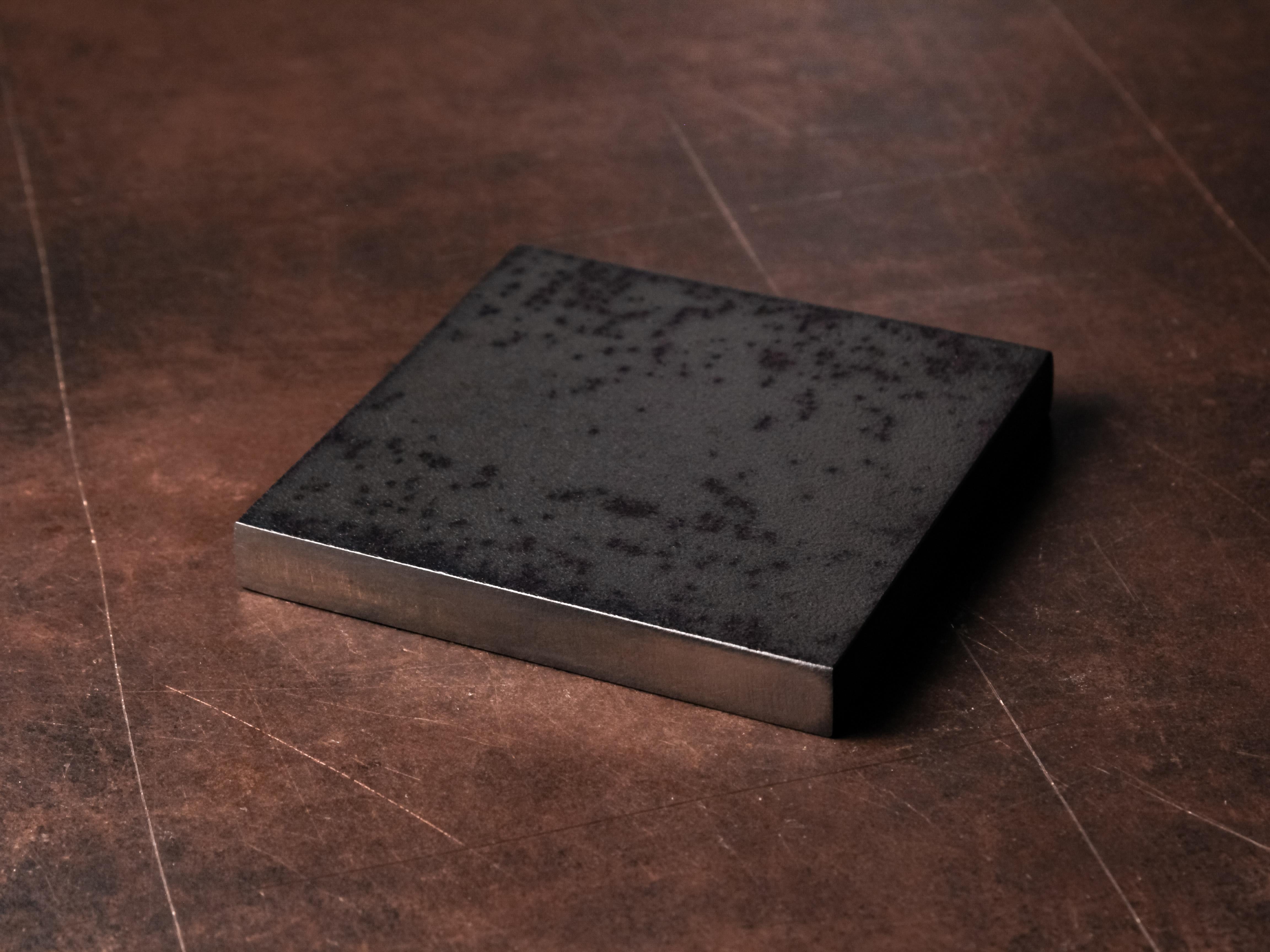 Fauteuil club moderne industriel en cuir vert et métal (MODÈLE D'AFFICHAGE) Bon état - En vente à Treadwell, NY