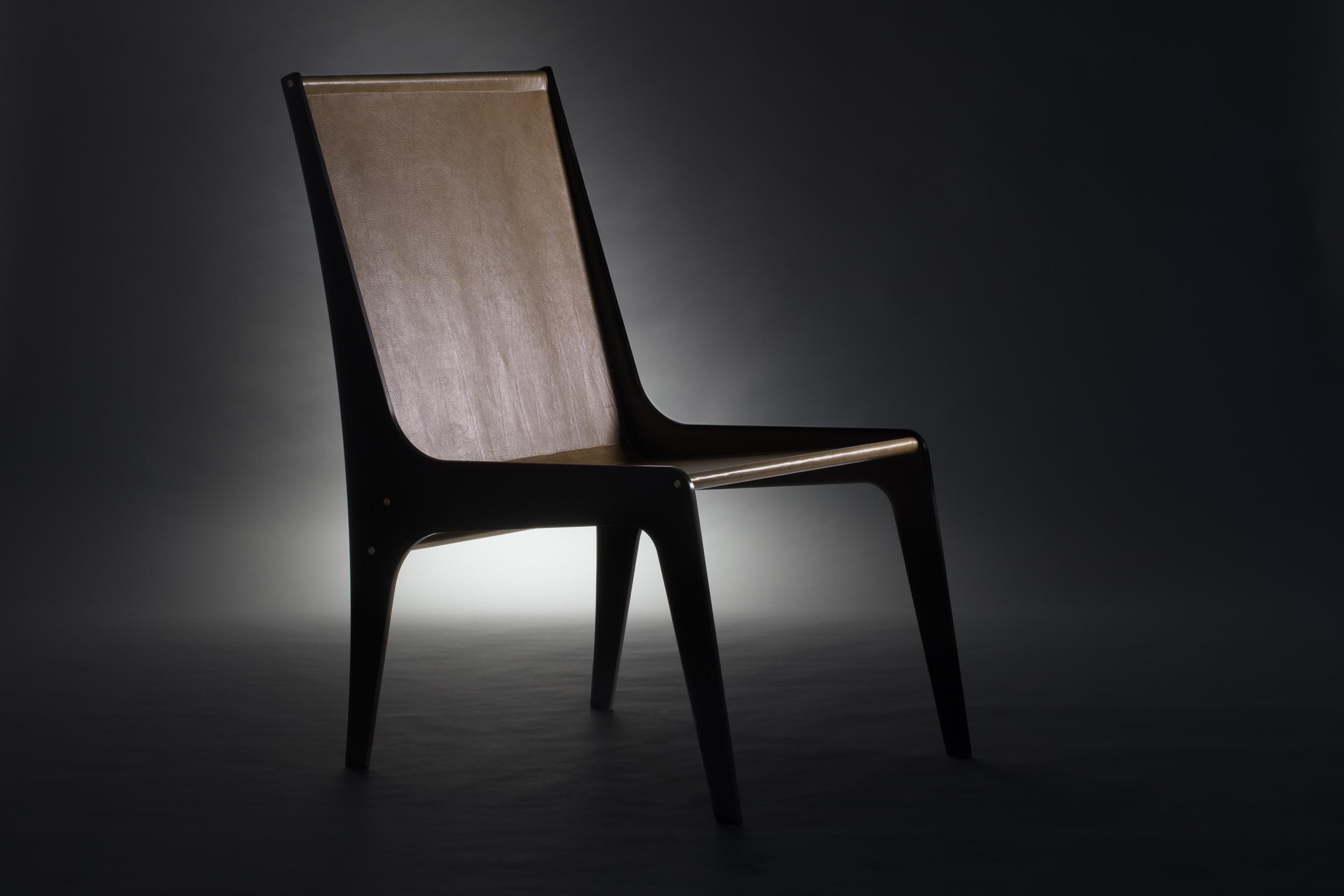 Chaise industrielle moderne et moderne en cuir vert métallique « H » « Wide » Neuf - En vente à Treadwell, NY