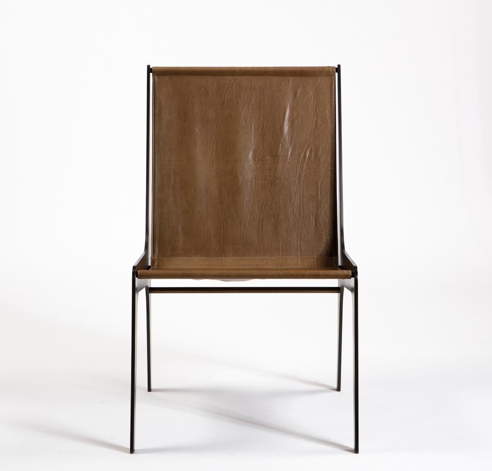 Silla 'H' Moderna Industrial de Cuero Verde y Metal 'Ancho Estadounidense en venta
