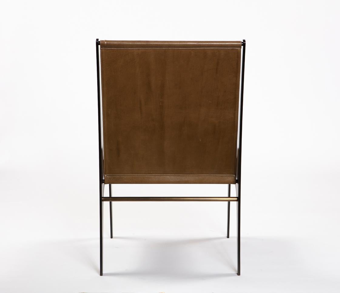 Noirci Chaise industrielle moderne et moderne en cuir vert métallique « H » « Wide » en vente