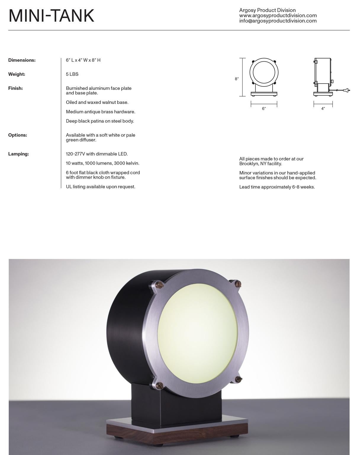 Bruni Petite lampe de bureau industrielle moderne à facettes rondes en acier et aluminium avec laiton et W en vente