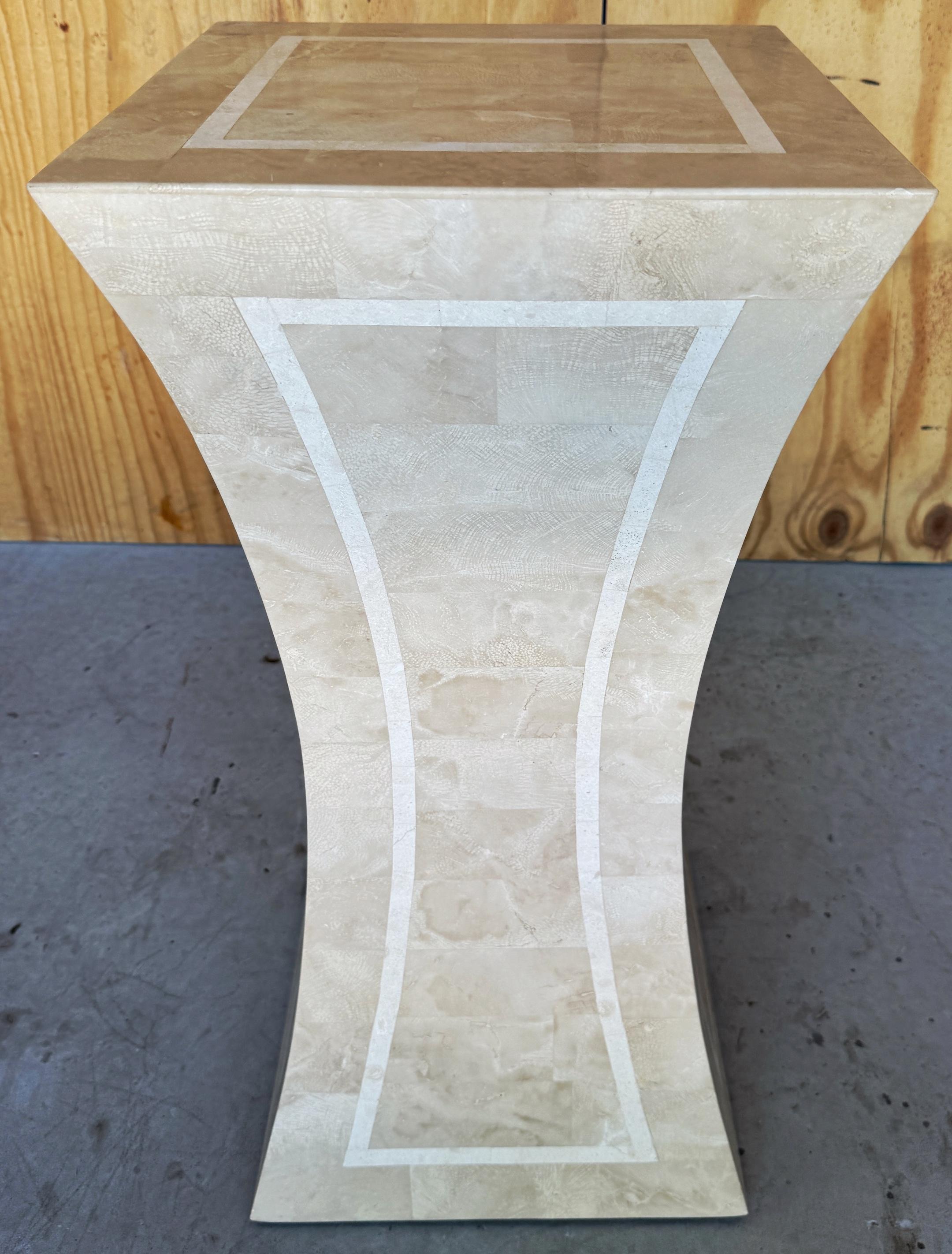Pedestal escultórico moderno de travertino teselado con incrustaciones, atrib. Maitland Smith en venta 1