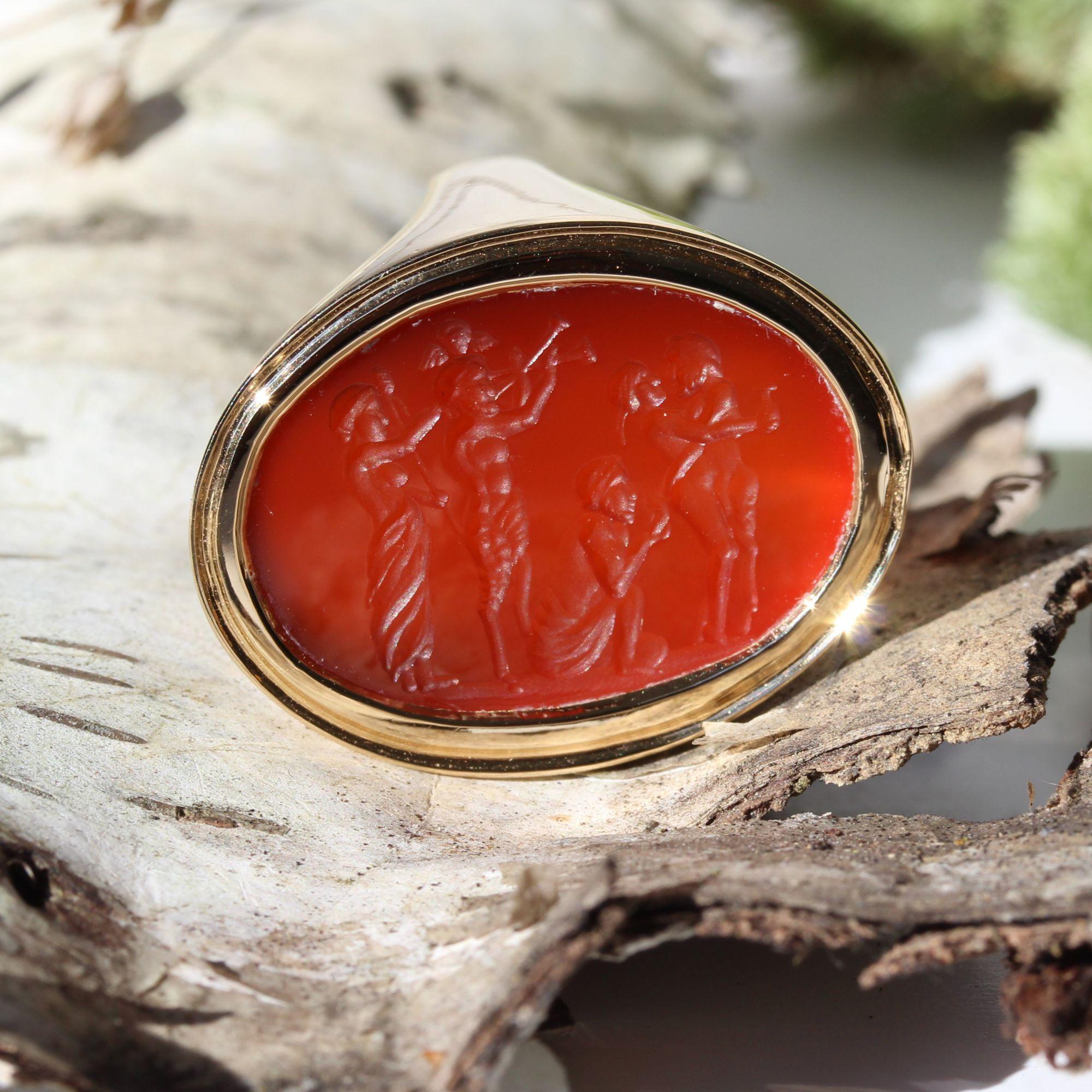 Modern Intaglio on Carnelian 18 Karat Yellow Gold Ring For Sale 6