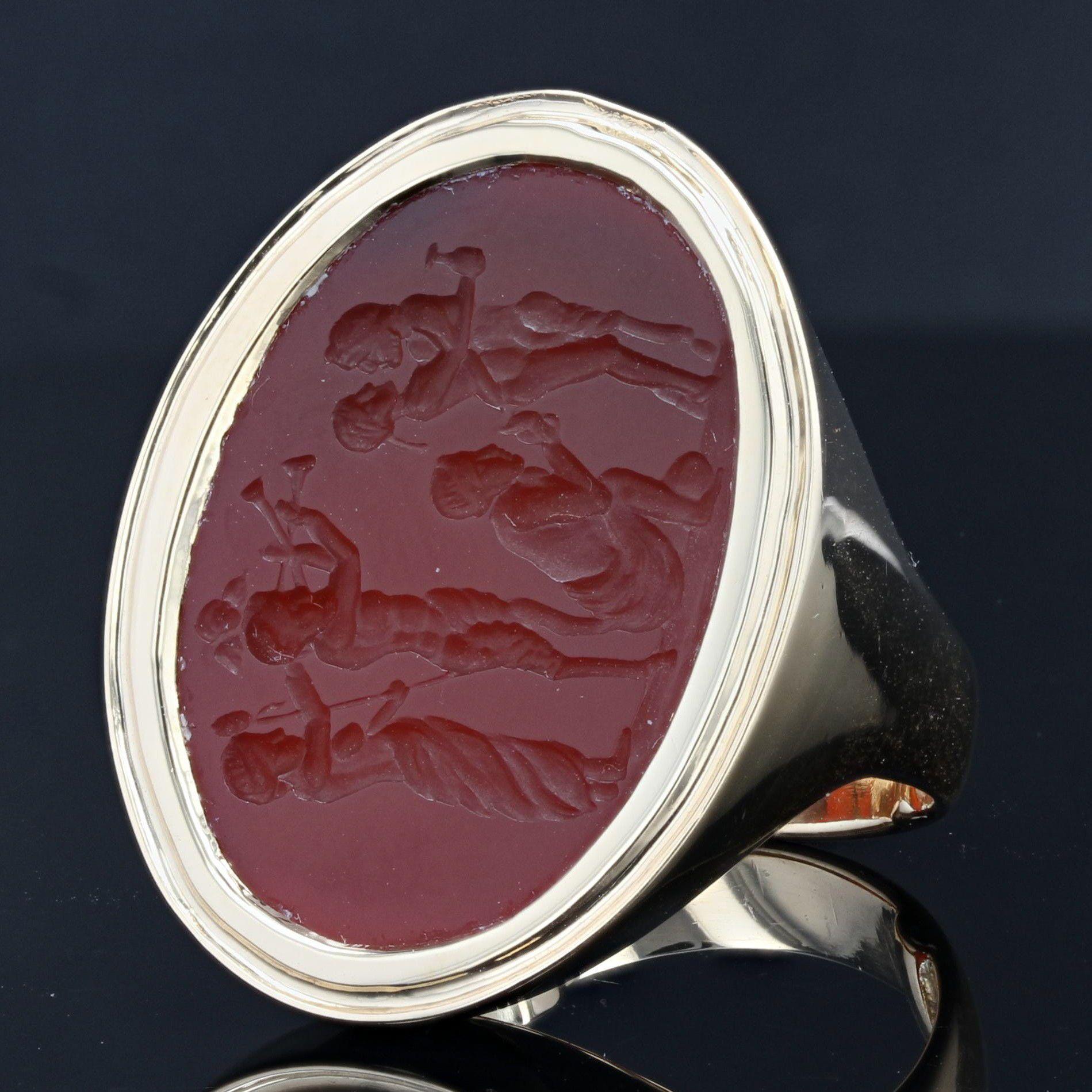 Modern Intaglio on Carnelian 18 Karat Yellow Gold Ring In Good Condition For Sale In Poitiers, FR