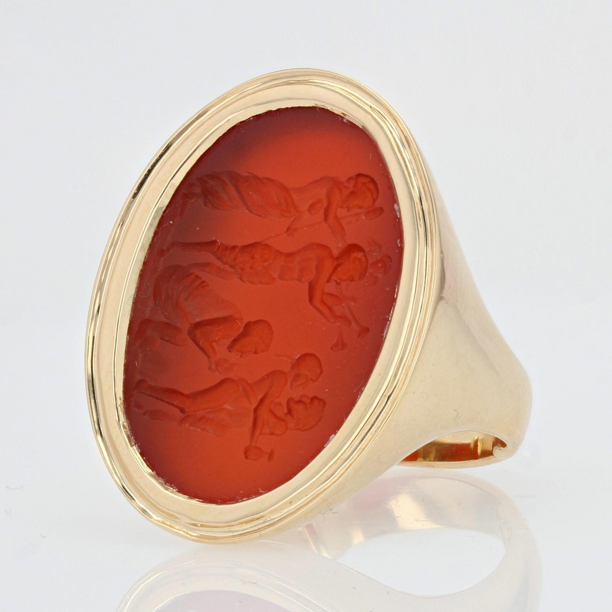 Modern Intaglio on Carnelian 18 Karat Yellow Gold Ring For Sale 1