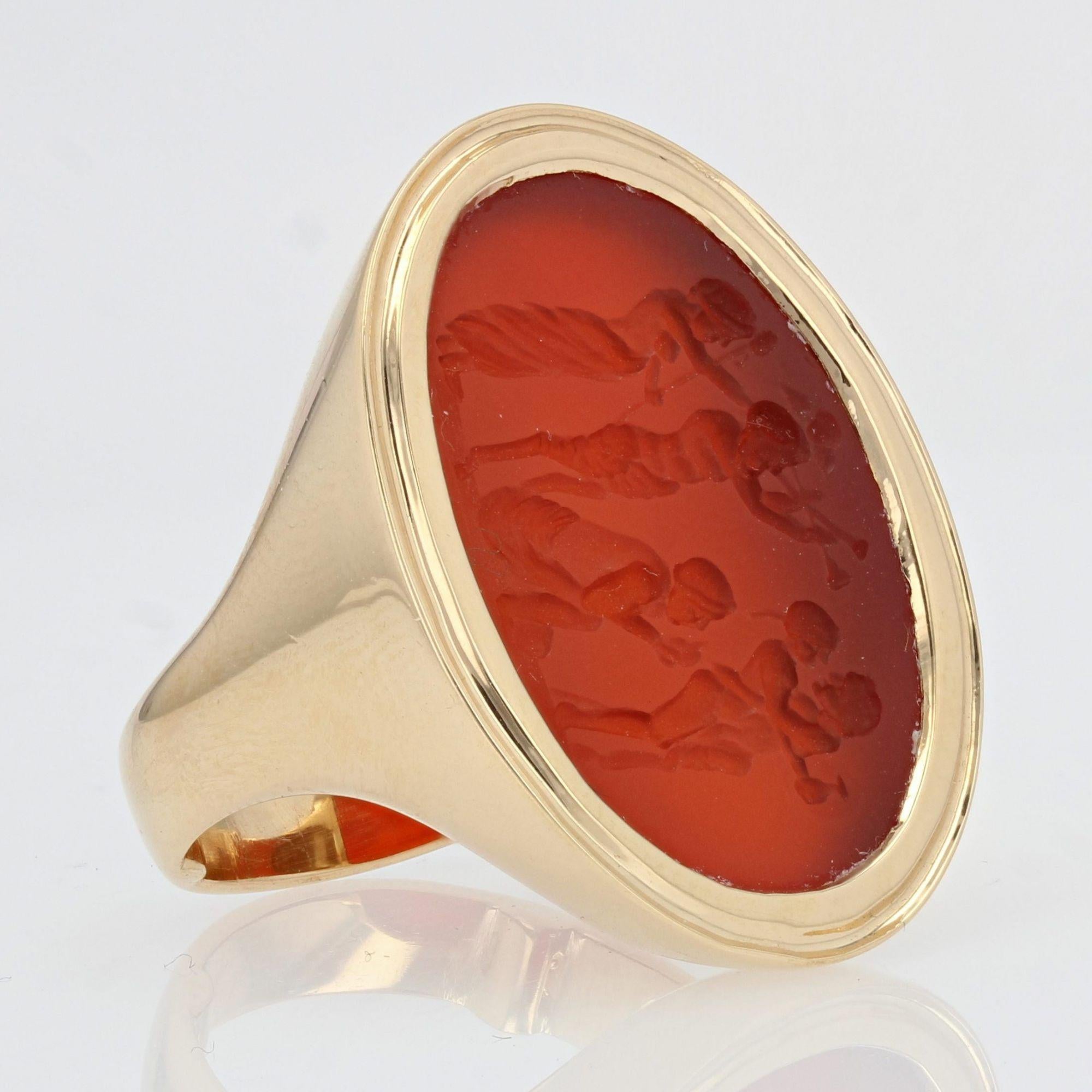 Modern Intaglio on Carnelian 18 Karat Yellow Gold Ring For Sale 3