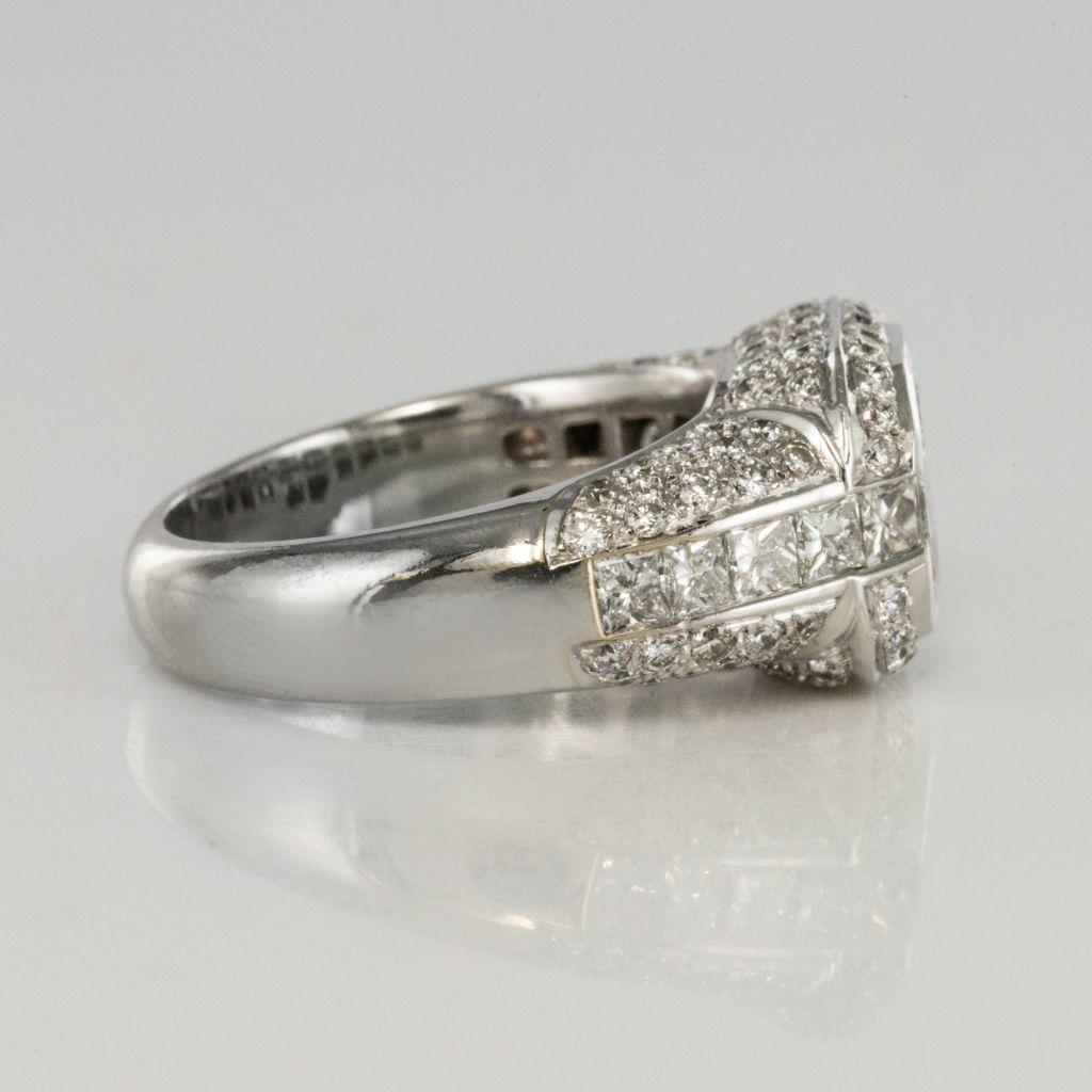 Modern Invisible Setting 2.65 Carat Princess and Brillant Cut Diamond Ring For Sale 2