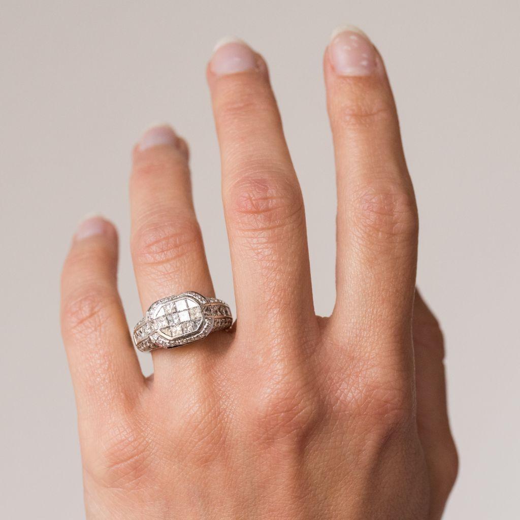 Taille princesse Bague moderne en diamants taille princesse et brillant de 2.65 carats à monture invisible en vente