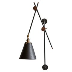 Moderner Wandleuchter Grace aus Eisen und schwarzem Leder - Plug In
