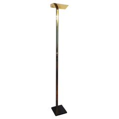 Antorcha moderna de hierro y latón