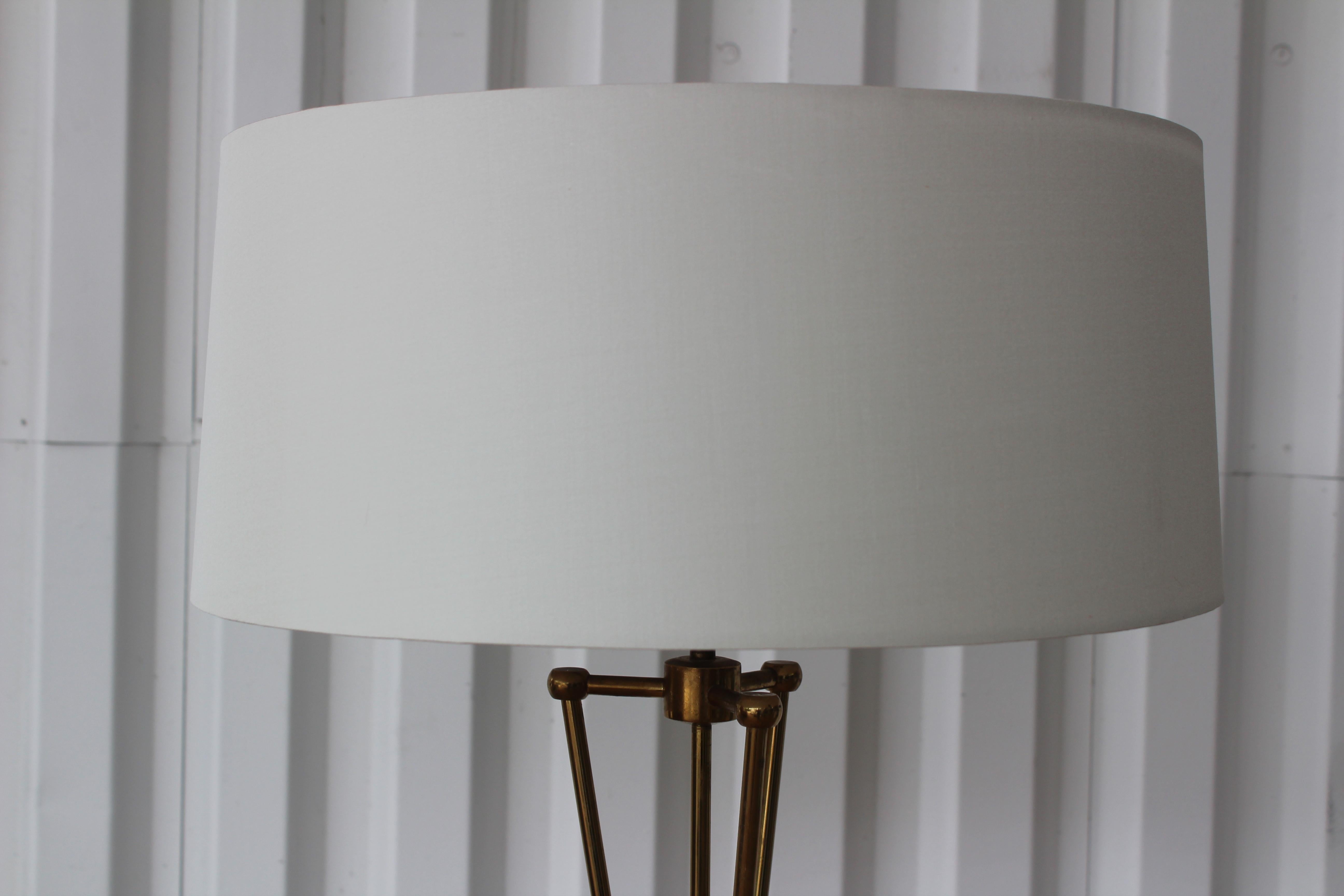 Mid-Century Brass Floor Lamp by T.H. Robjon Gibbings, U.S.A, 1950s. In Excellent Condition In Los Angeles, CA