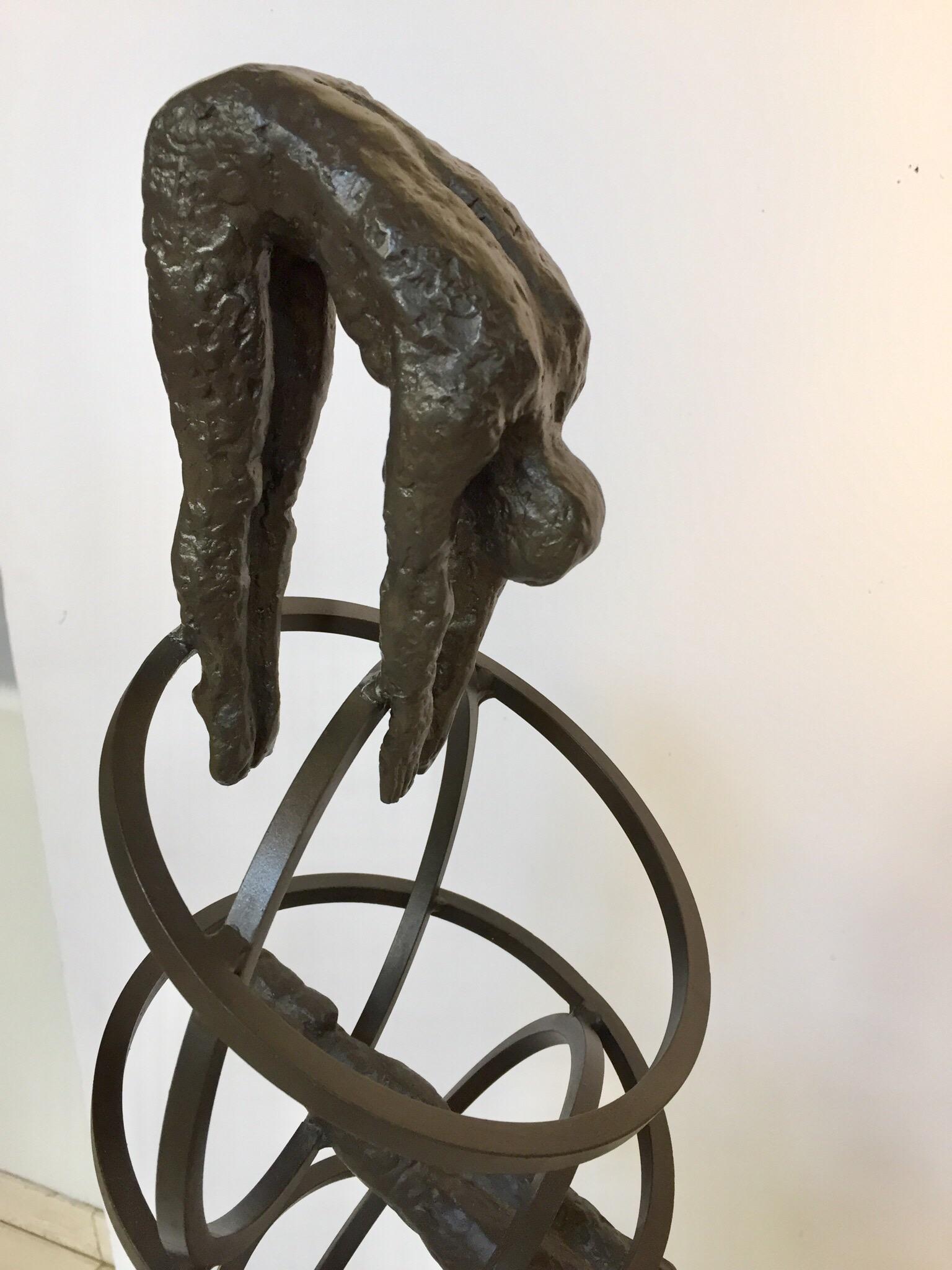 Vintage Modern Iron Brutalist Sculpture of Divers on Marble Stand In Good Condition For Sale In North Hollywood, CA