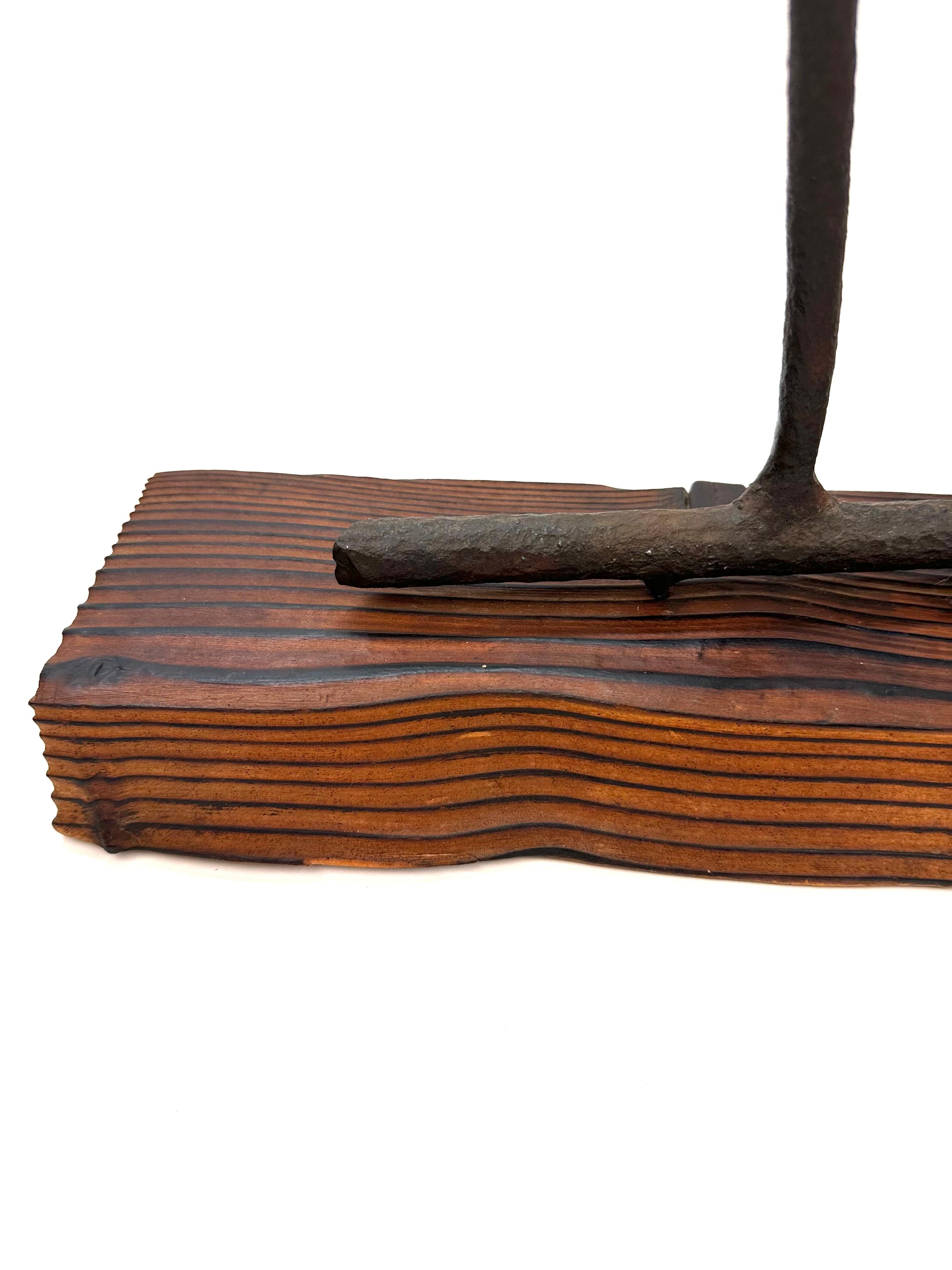 Moderne Eisen-Kactus-Skulptur aus Eisen mit Sockel aus Rotholz (amerikanisch) im Angebot