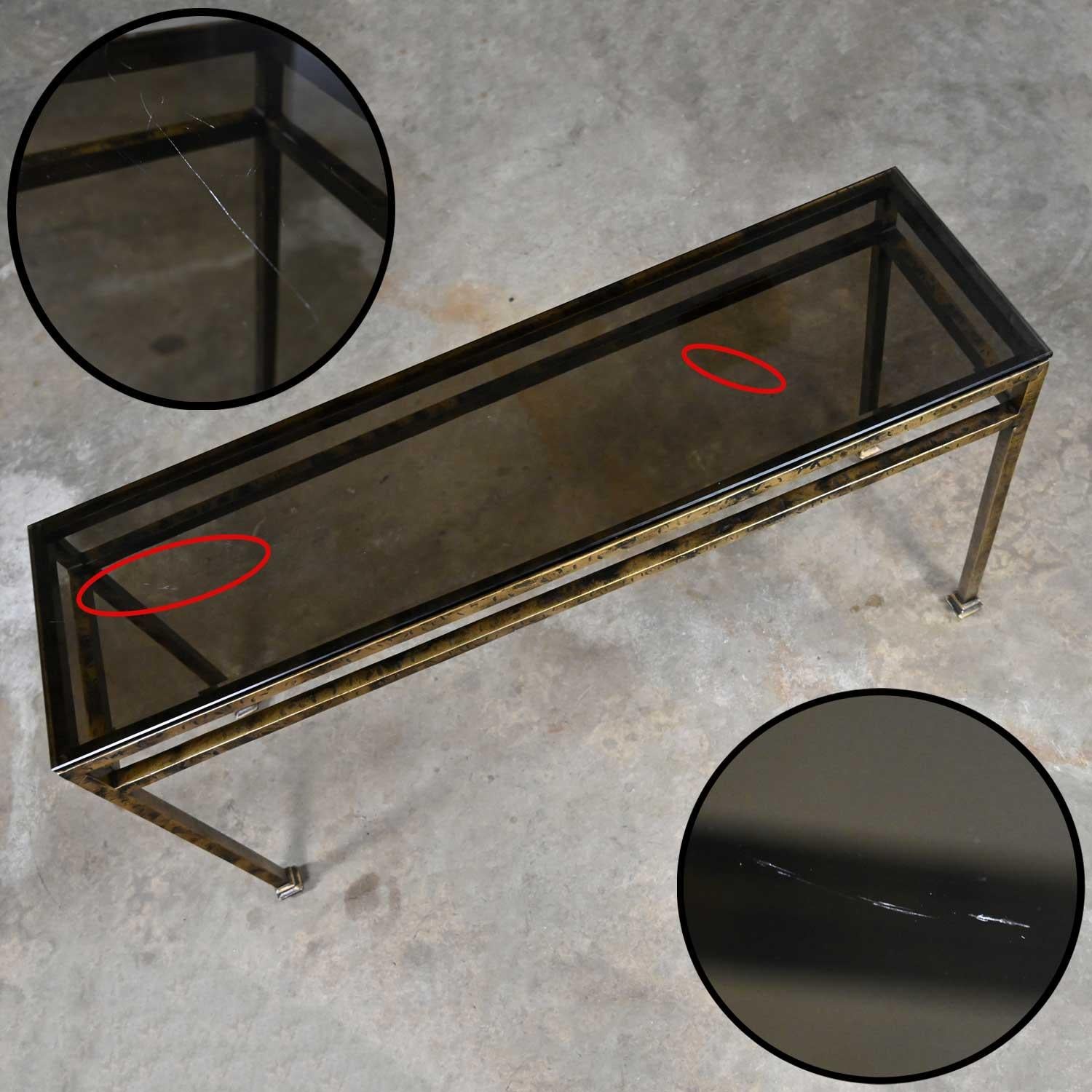 Moderner moderner Eisen-Konsolen-Sofatisch Gold gehämmert Look &amp; Rauchglasplatte abgeschrägt im Angebot 7