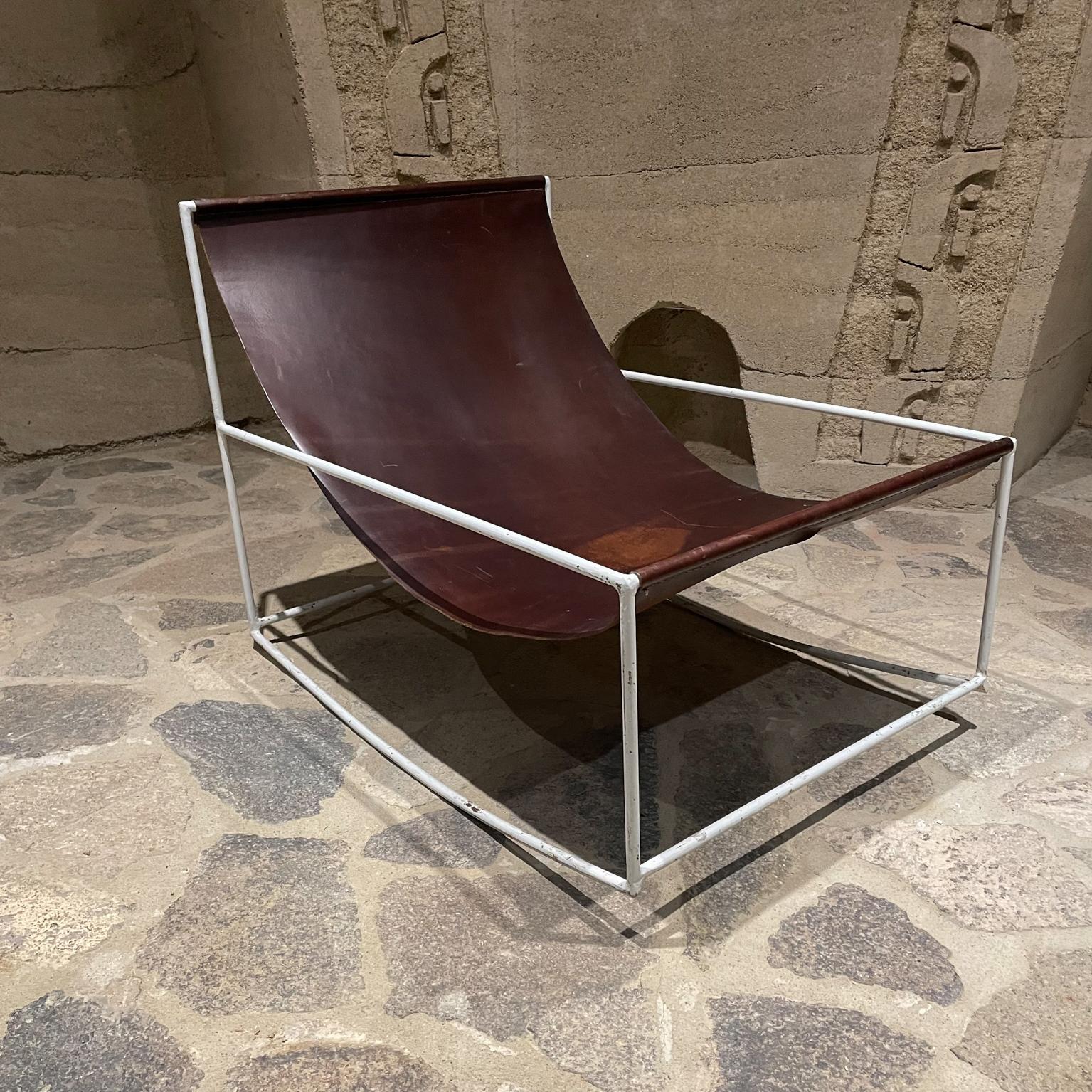 Fauteuil à bascule moderne en cuir sur cadre en fer Muller Van Severen en vente 4