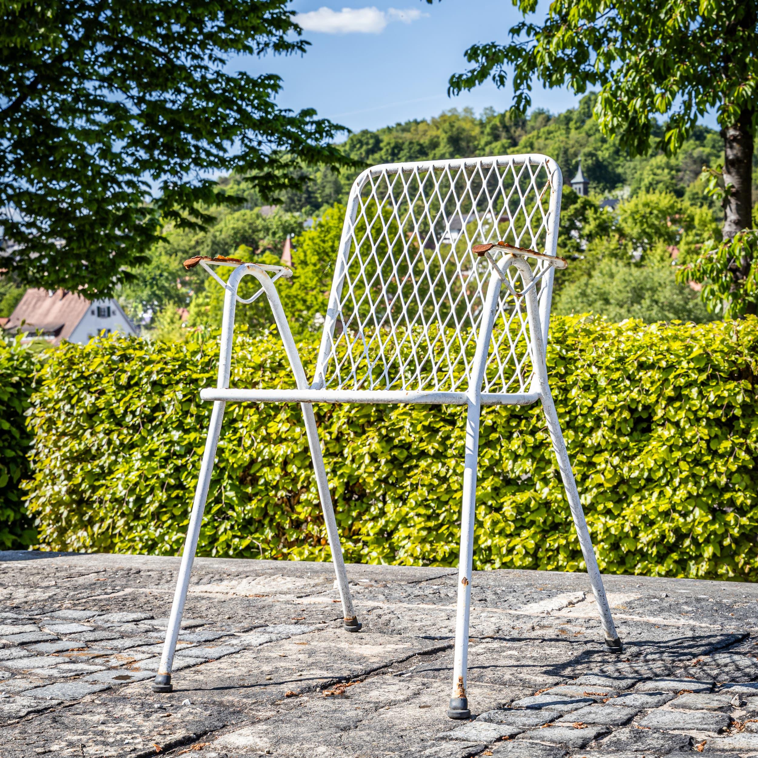 Set da giardino moderno in ferro, probabilmente Italia, metà del XX secolo in vendita 1