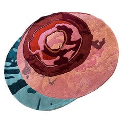 Forma moderna e irregolare con tosca astratta in terracotta marrone 'Jane Say's' di RAG