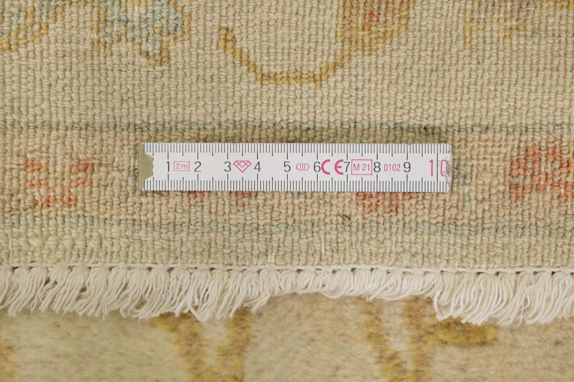 Modernes Isfahan (beige/elfenbeinfarben, neu, 276cm x 193cm) (21. Jahrhundert und zeitgenössisch) im Angebot