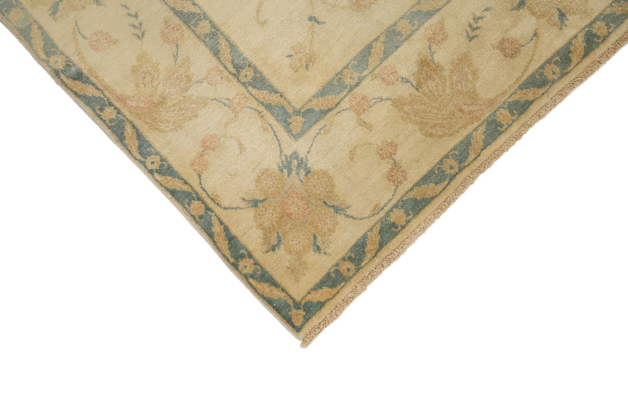 Moderner Isfahan Teppich, handgeknüpft, 9.3 × 6.6 ft - Beige, Teal und Soft Rose im Zustand „Neu“ im Angebot in North Bergen, NJ