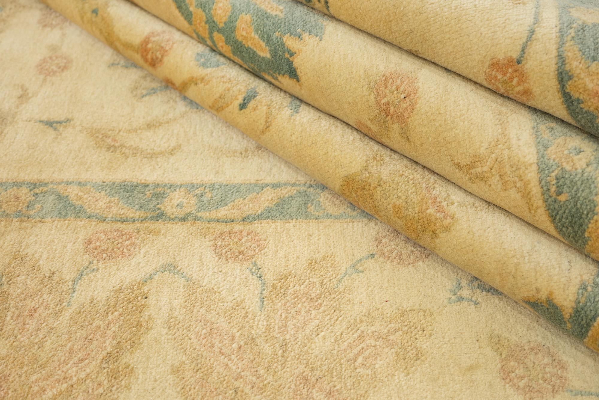 Moderner Isfahan Teppich, handgeknüpft, 9.3 × 6.6 ft - Beige, Teal und Soft Rose im Angebot 1