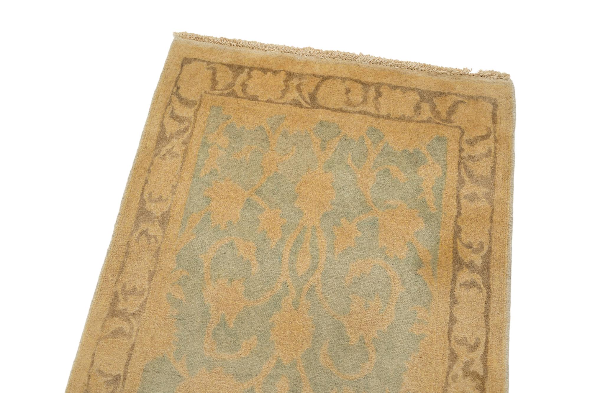 Noué à la main Tapis de course moderne Isfahan, noué à la main, 10.2 × 3.4 ft - Beige, Green and Brown en vente