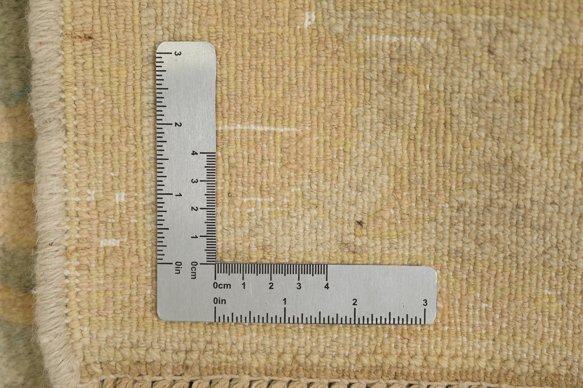 Tapis de course moderne Isfahan, noué à la main, 10.2 × 3.4 ft - Beige, Green and Brown en vente 1