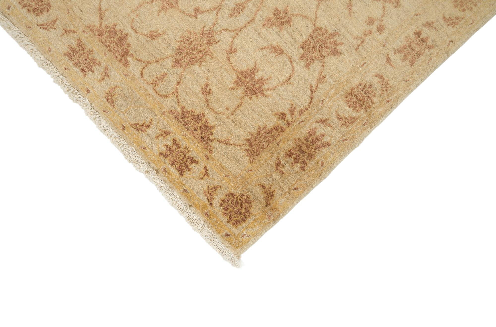Tapis de course Isfahan moderne, noué à la main, 11.7 × 2.6 ft - Beige et Soft Brown Neuf - En vente à North Bergen, NJ