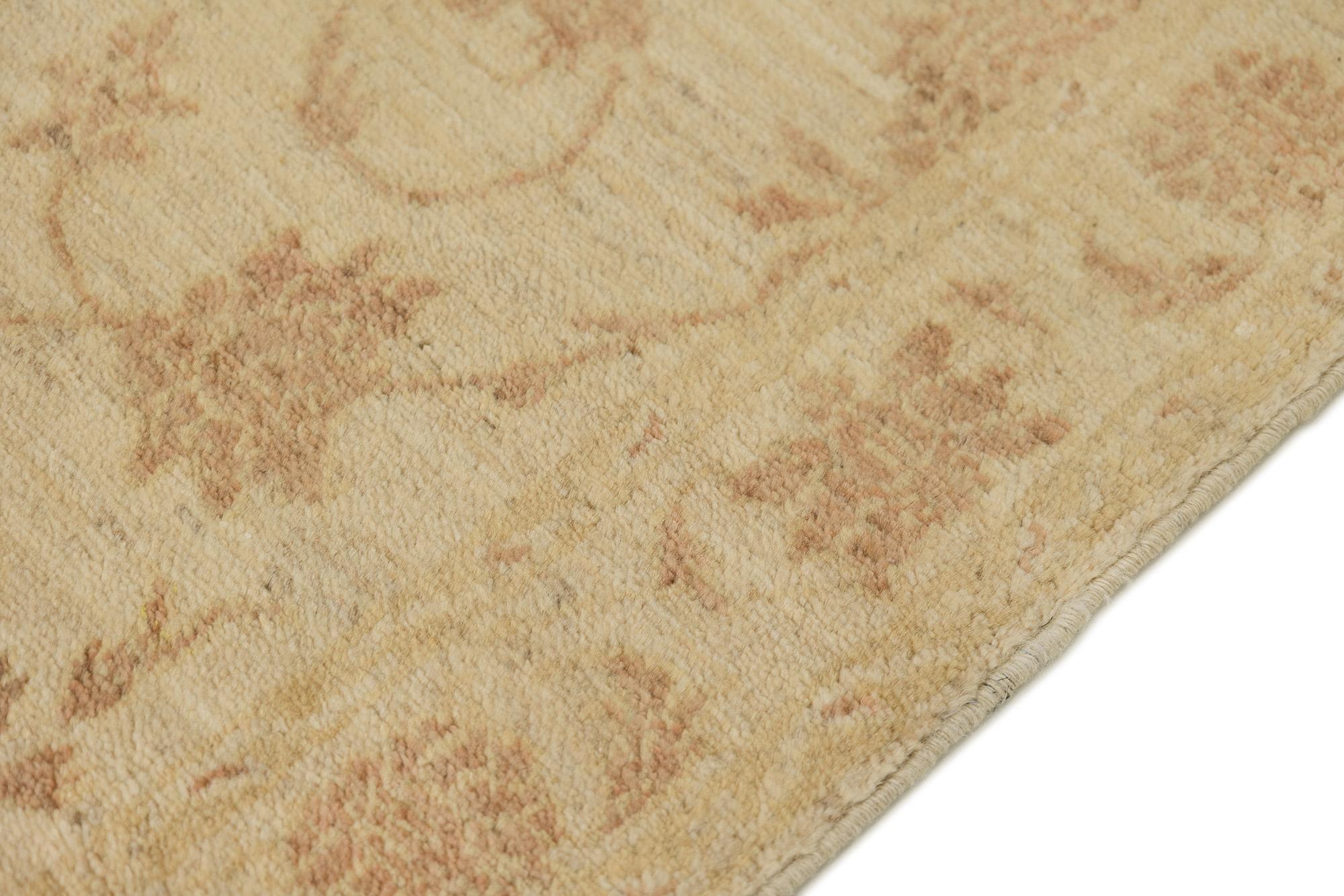 XXIe siècle et contemporain Tapis de course Isfahan moderne, noué à la main, 11.7 × 2.6 ft - Beige et Soft Brown en vente