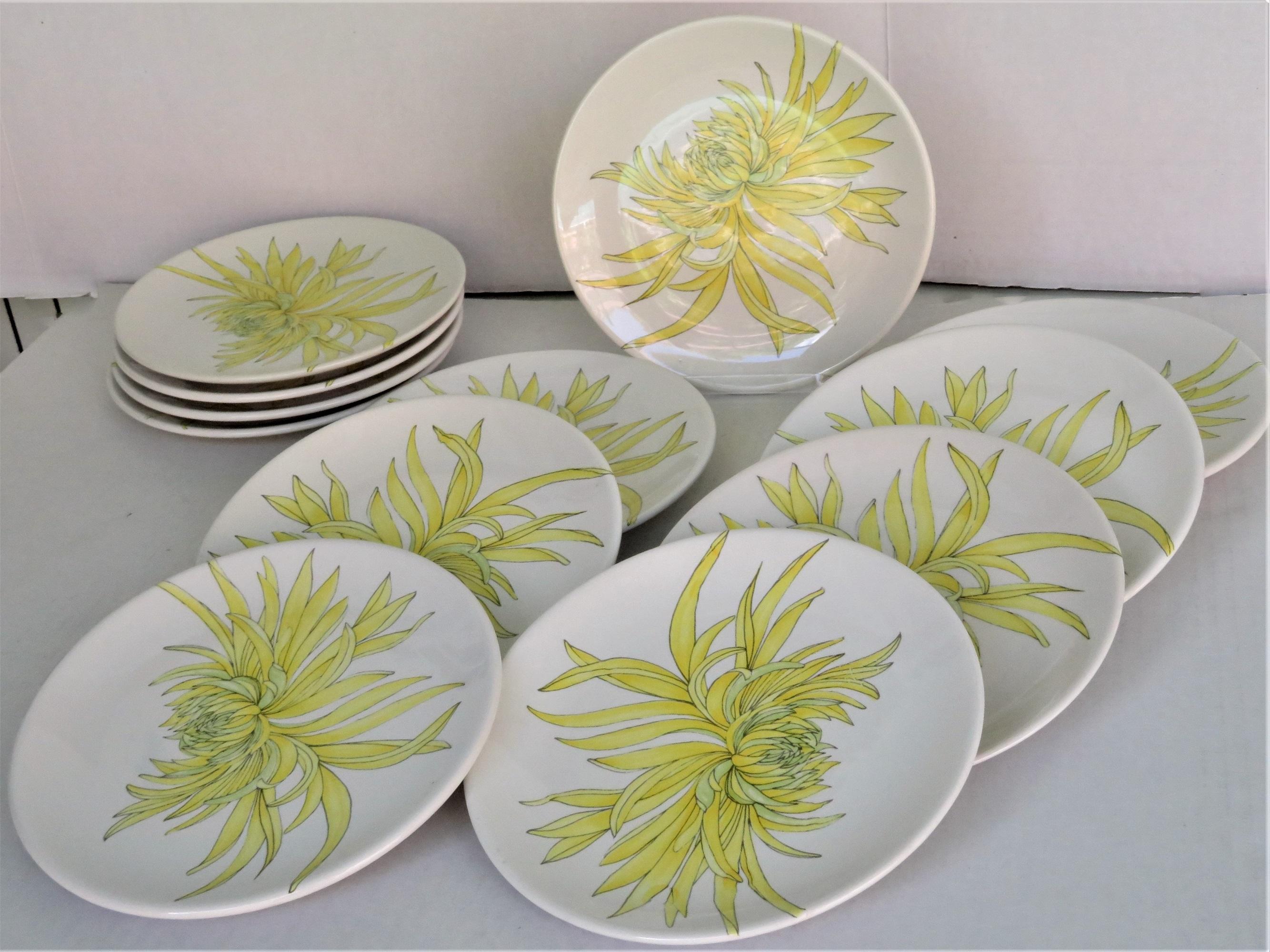 Mid-20th Century Modern Italian 12 Plates Chrysanthemum Design by Ernestine Ceramiche, 1960