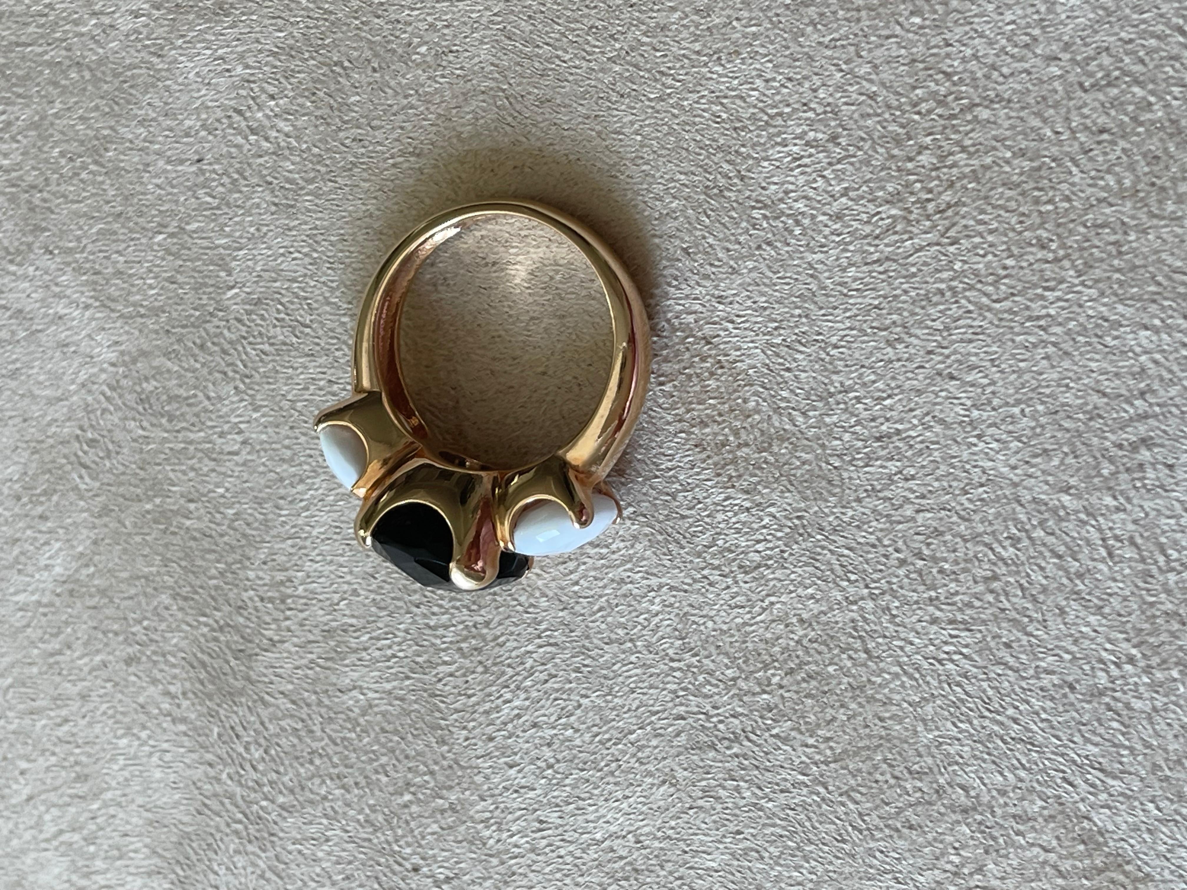 a modern 18 K rose Gold italian Ring featuring a fancy sahpe black Onyx flanked by 2 fancy sahpe white Agates. Dramatic and understated look due to the italian elegant and timeless design. 
The ring is currently size 54/14( US size 7) but can easily