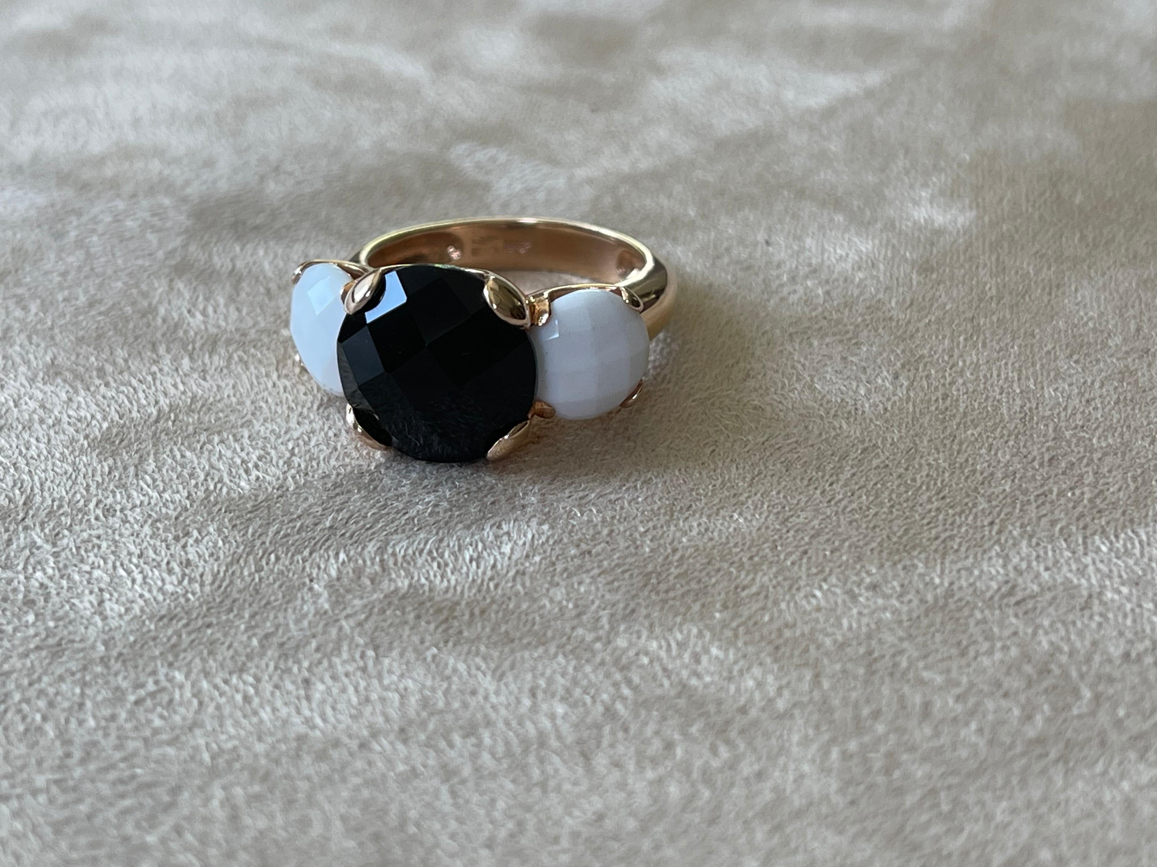 Contemporary Modern Italian 18 K Rose Gold Ring White Agate Black Onyx For Sale