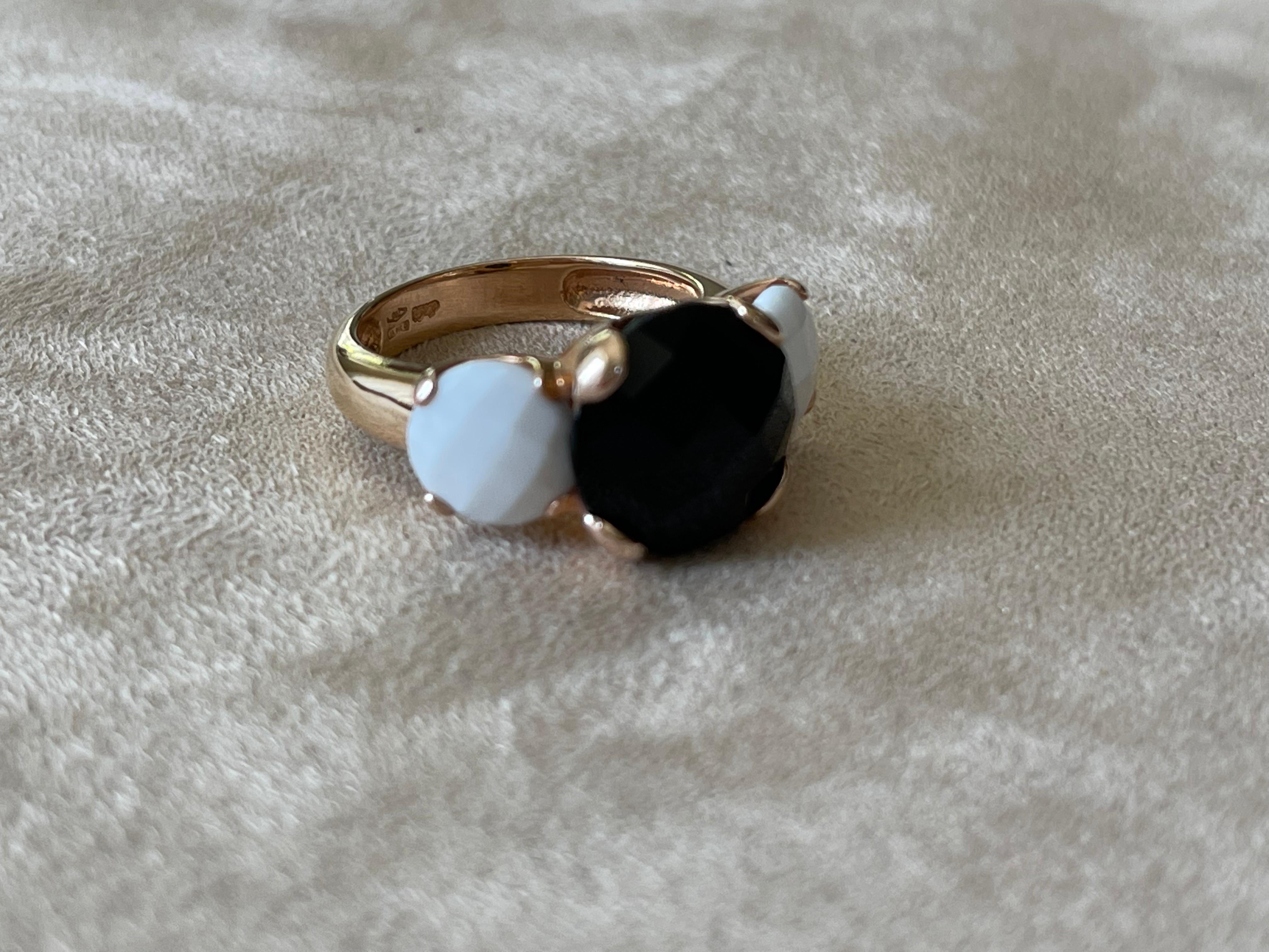 Modern Italian 18 K Rose Gold Ring White Agate Black Onyx In New Condition For Sale In Zurich, Zollstrasse