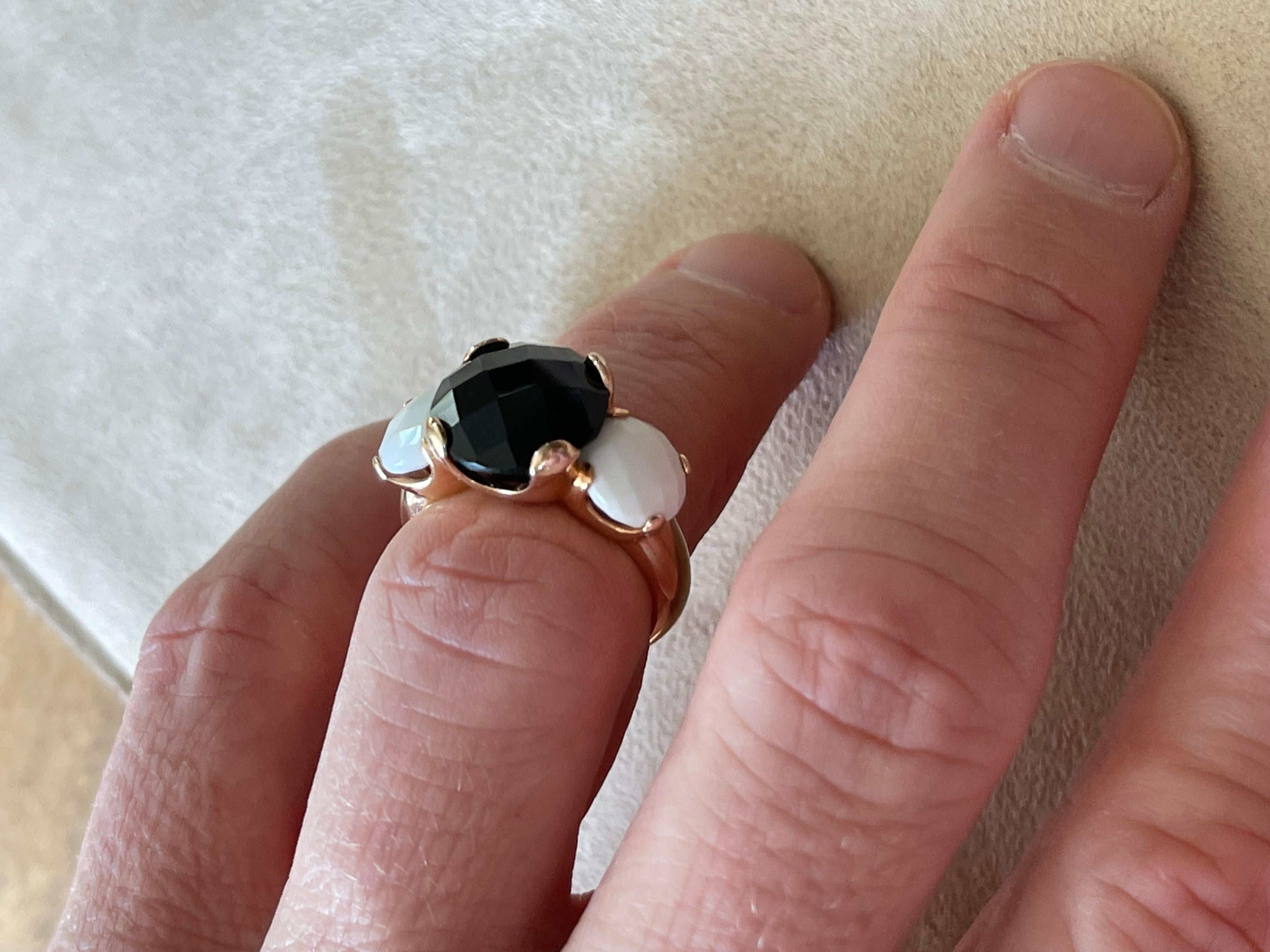 Women's or Men's Modern Italian 18 K Rose Gold Ring White Agate Black Onyx For Sale
