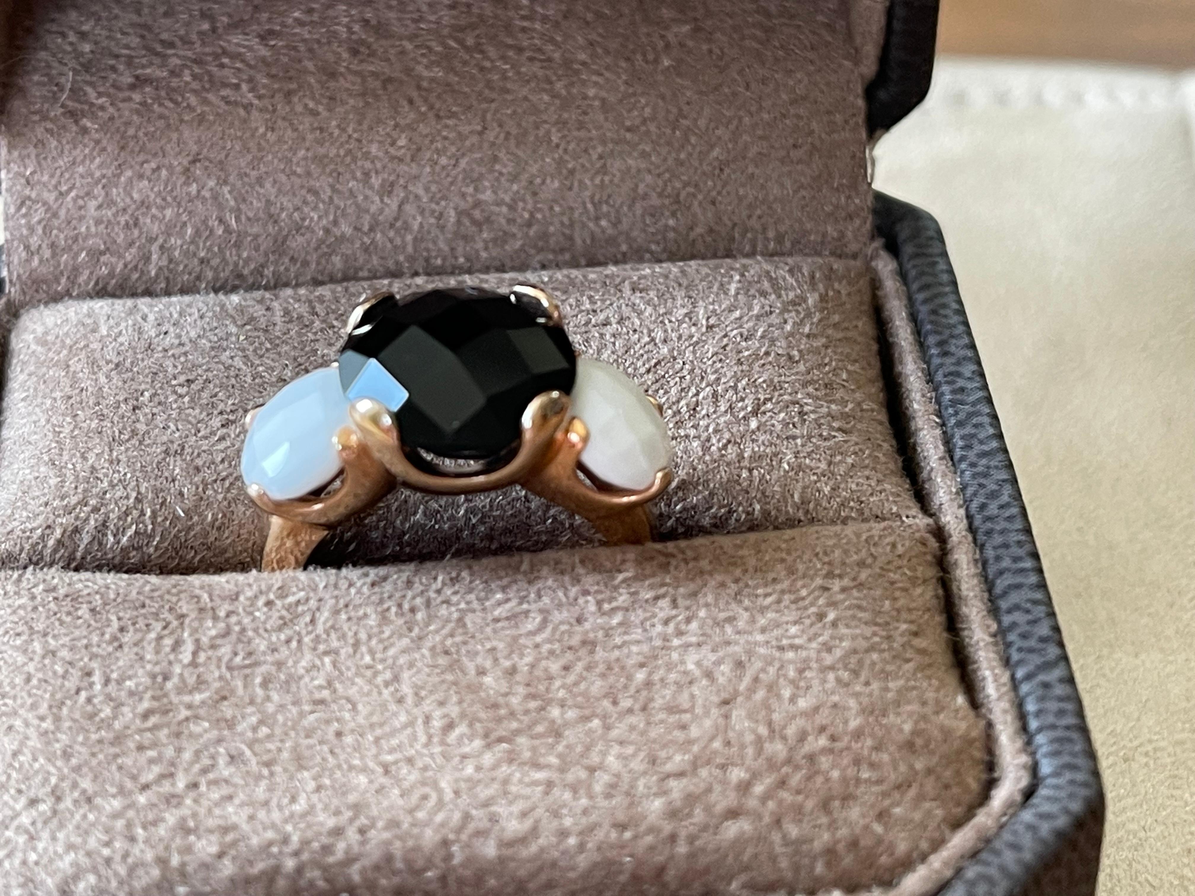 Modern Italian 18 K Rose Gold Ring White Agate Black Onyx For Sale 3