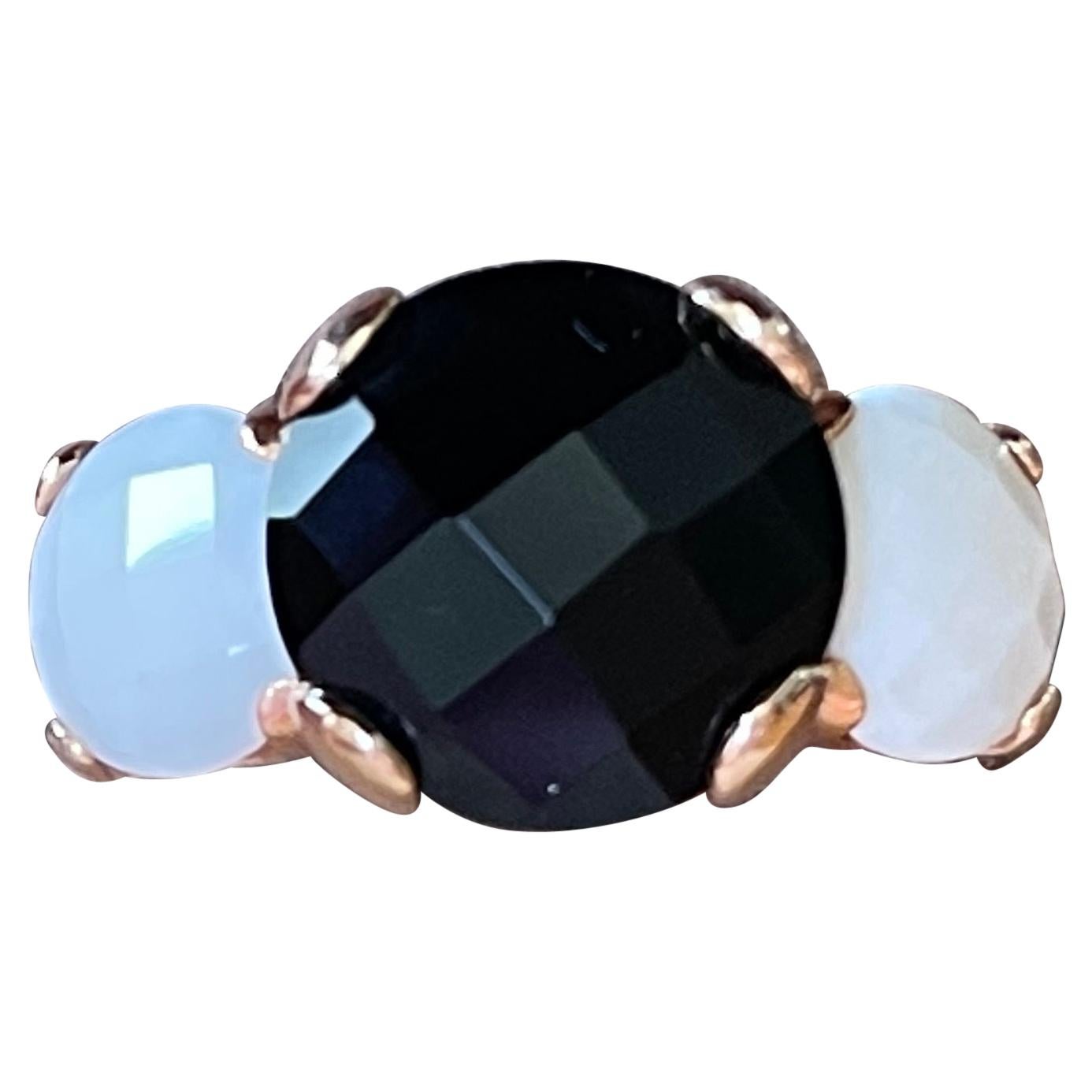 Modern Italian 18 K Rose Gold Ring White Agate Black Onyx For Sale