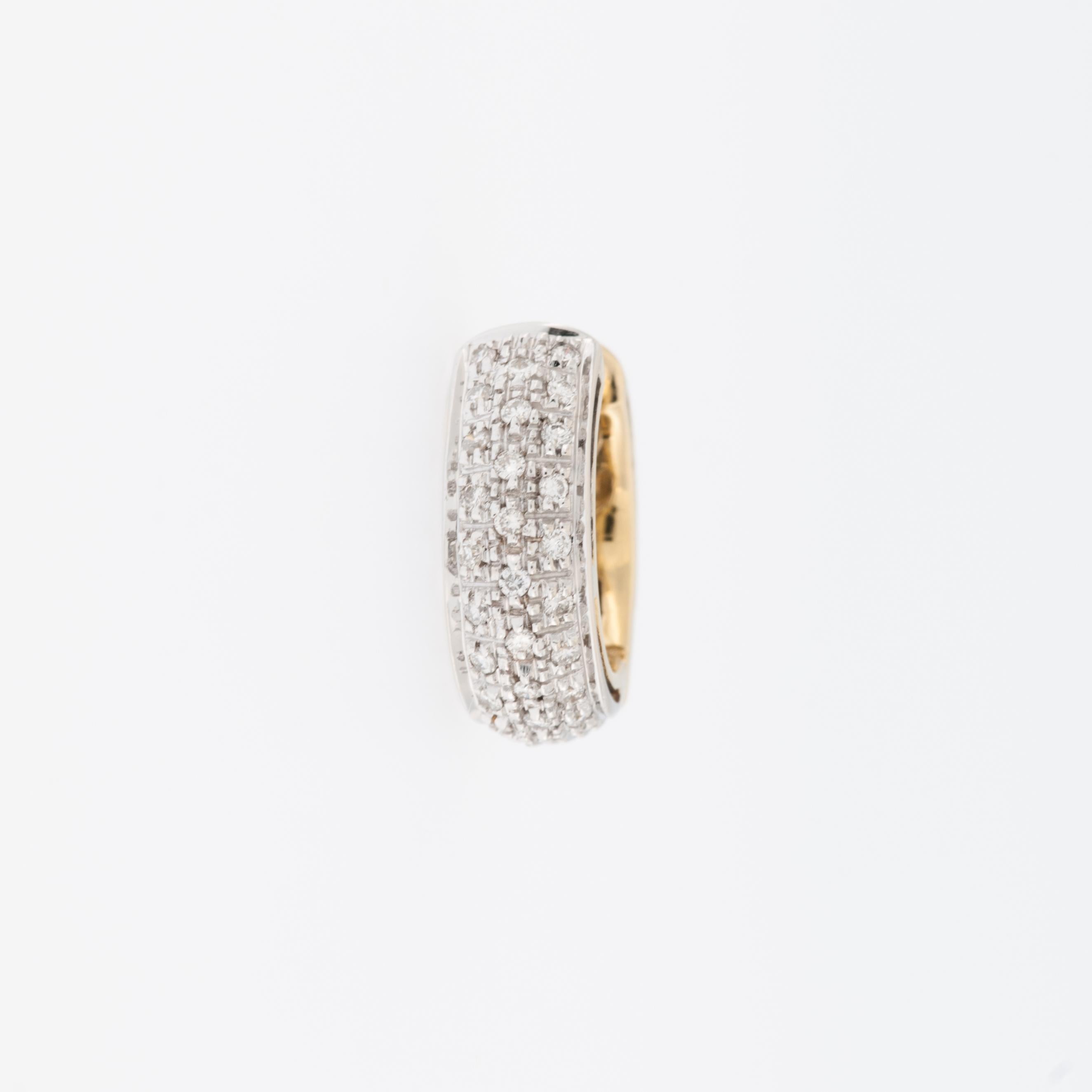 Taille brillant Créoles italiennes modernes en or 18 carats avec diamants en vente