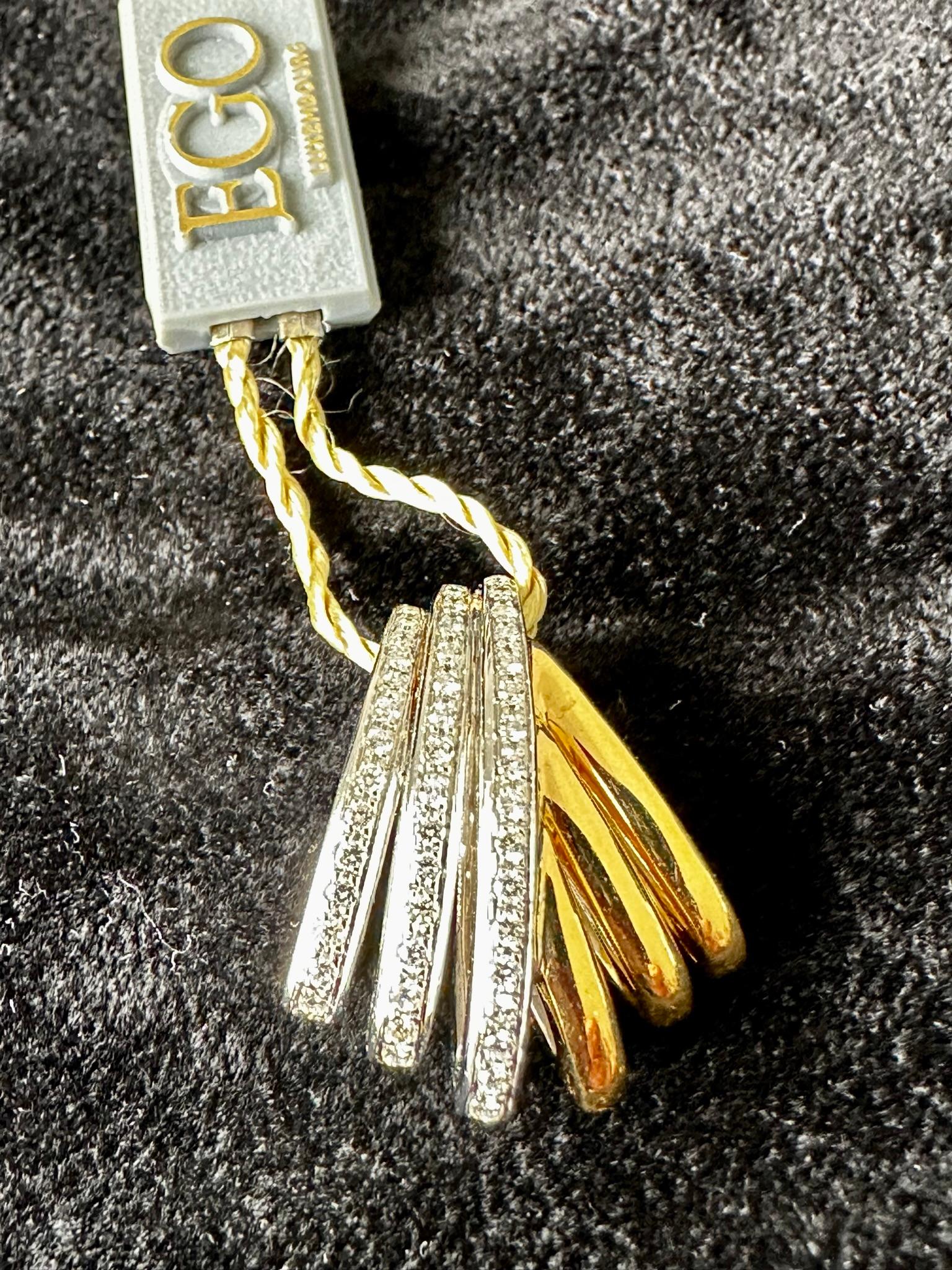 Modern Italian 18kt Gold Pendant with Diamonds For Sale 1