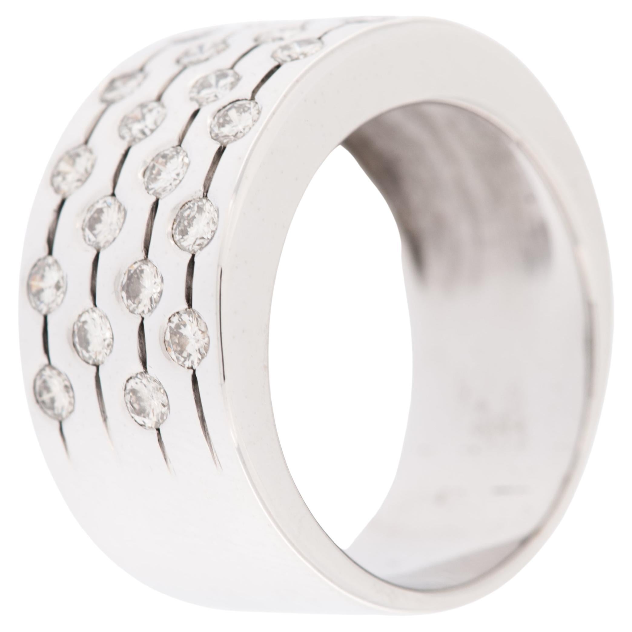 Modern Italian 18 karat White Gold Band Ring with Diamonds  For Sale